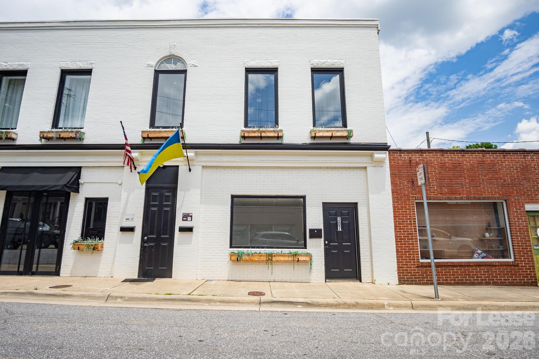 207 S Academy Street Property Photo 3