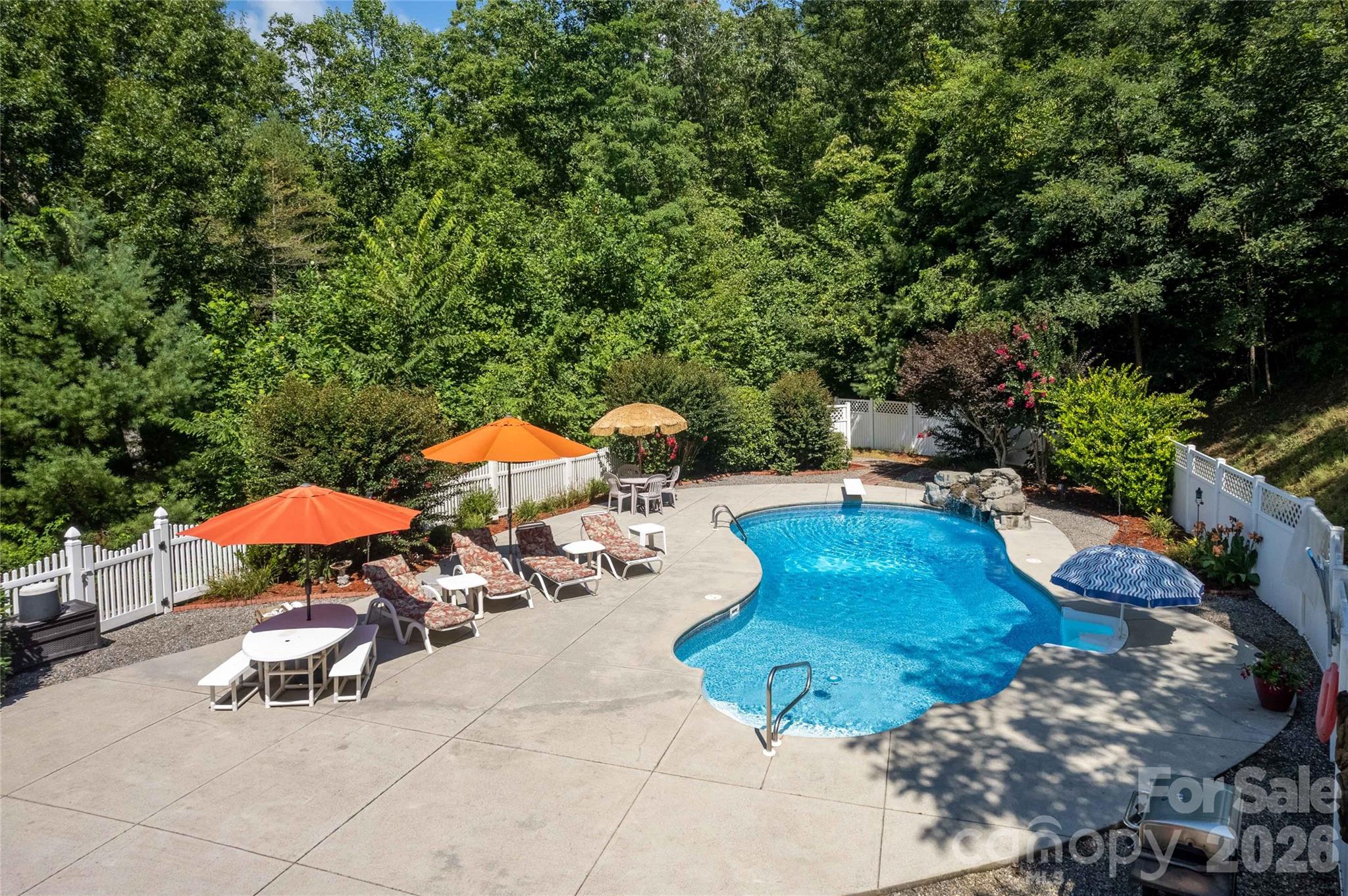 112 Hawks Nest Ridge Property Photo 3