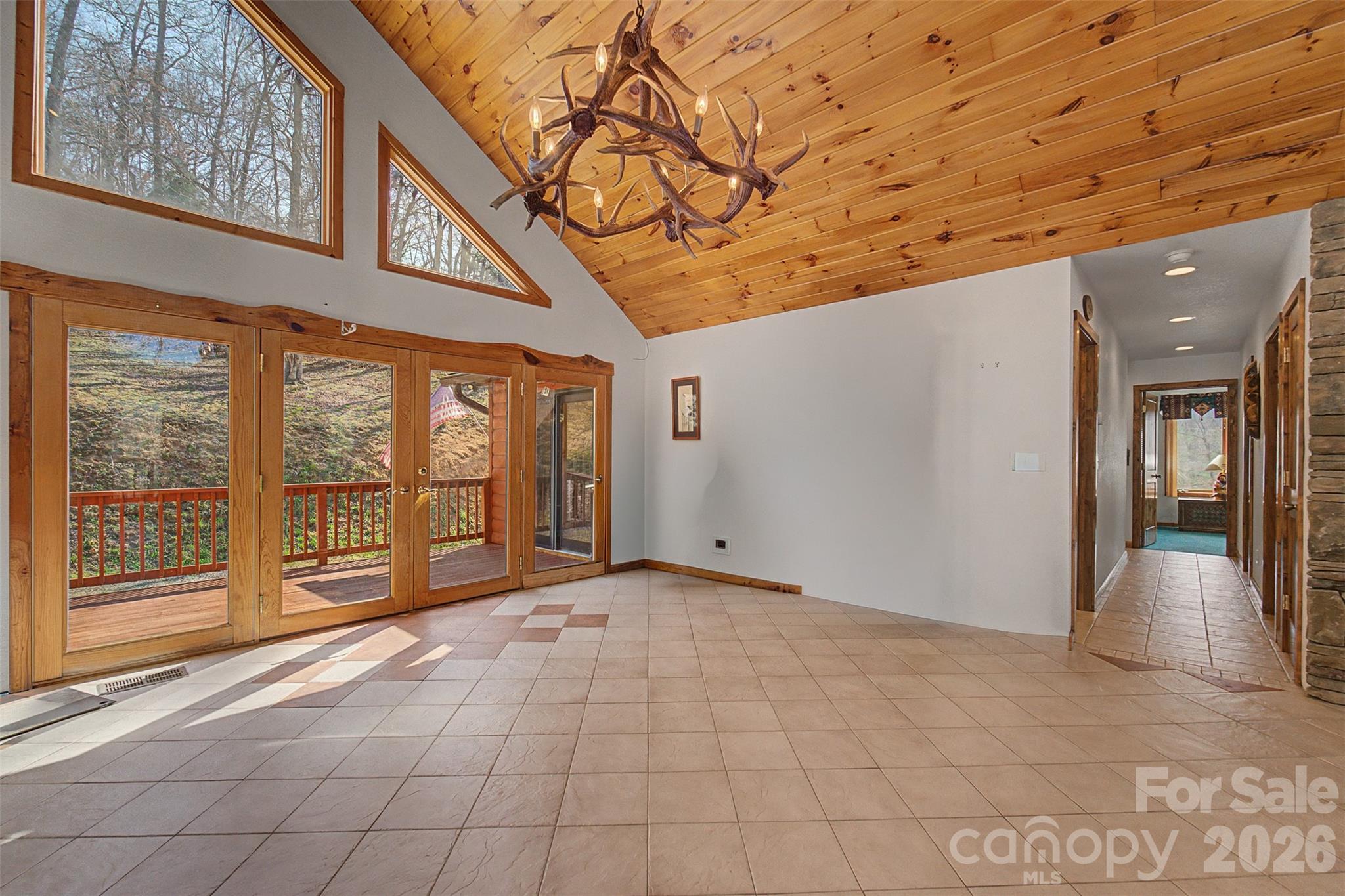 112 Hawks Nest Ridge Property Photo 9