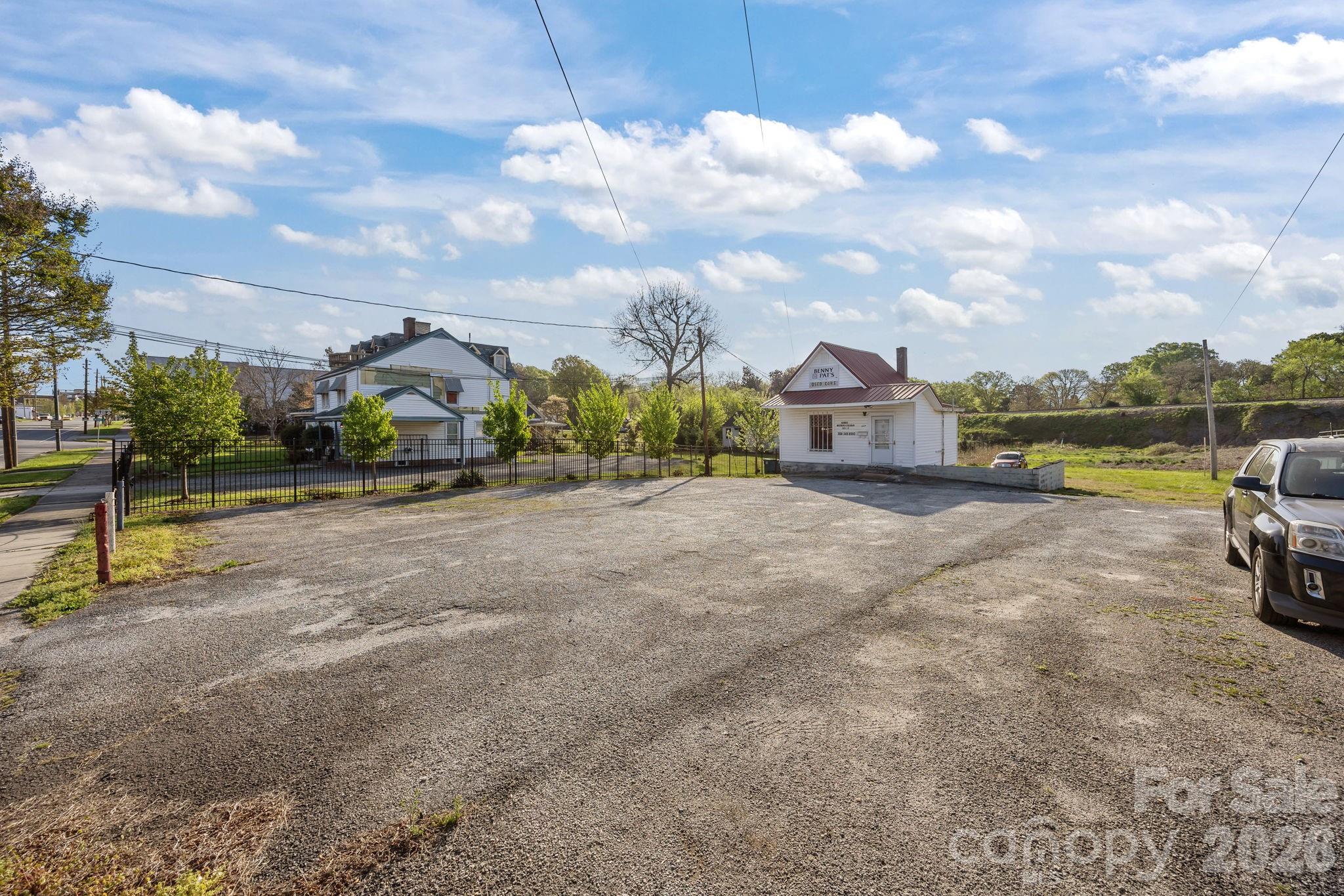 629 S Main Street Property Photo 1