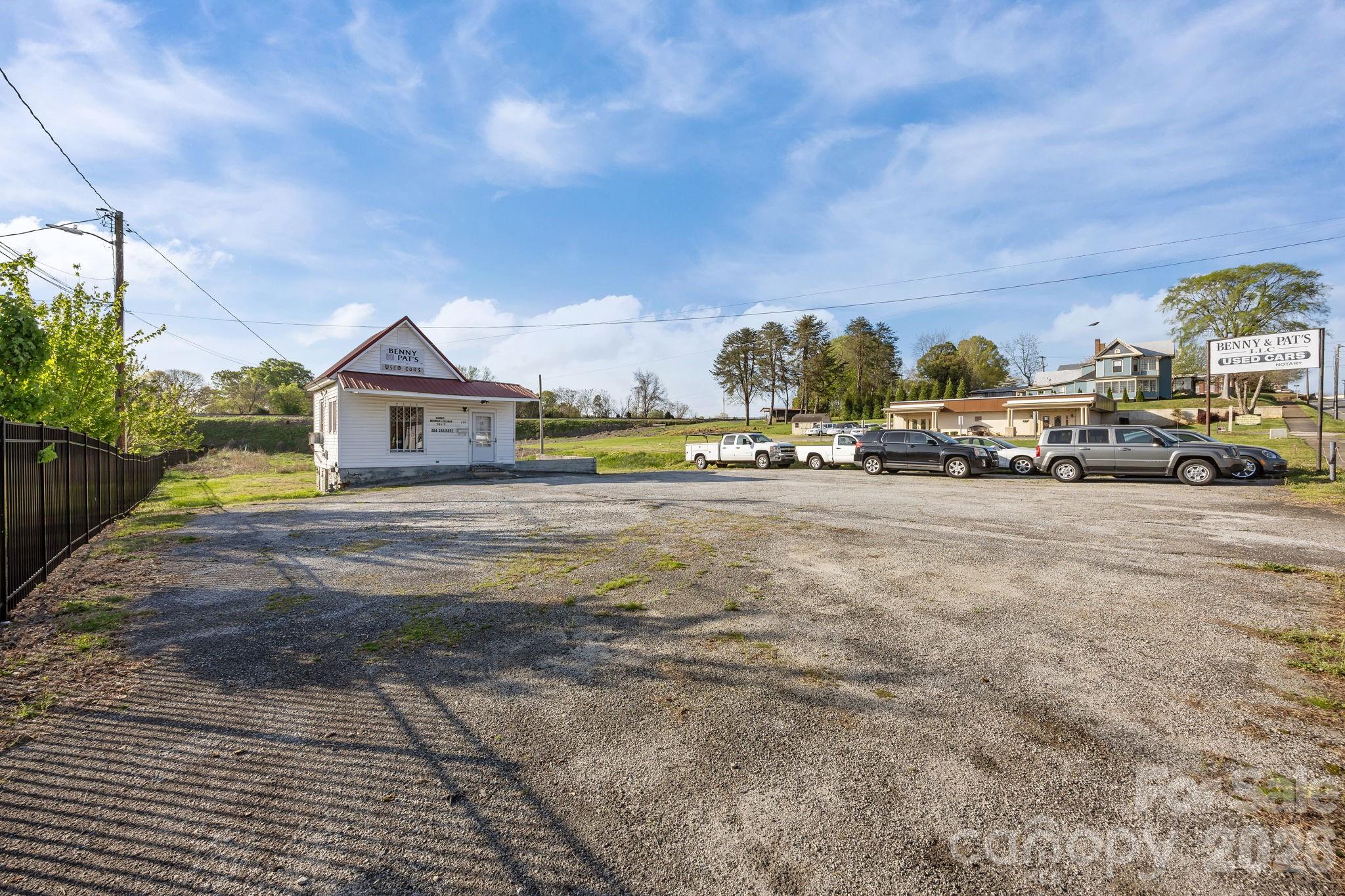 629 S Main Street Property Photo 2