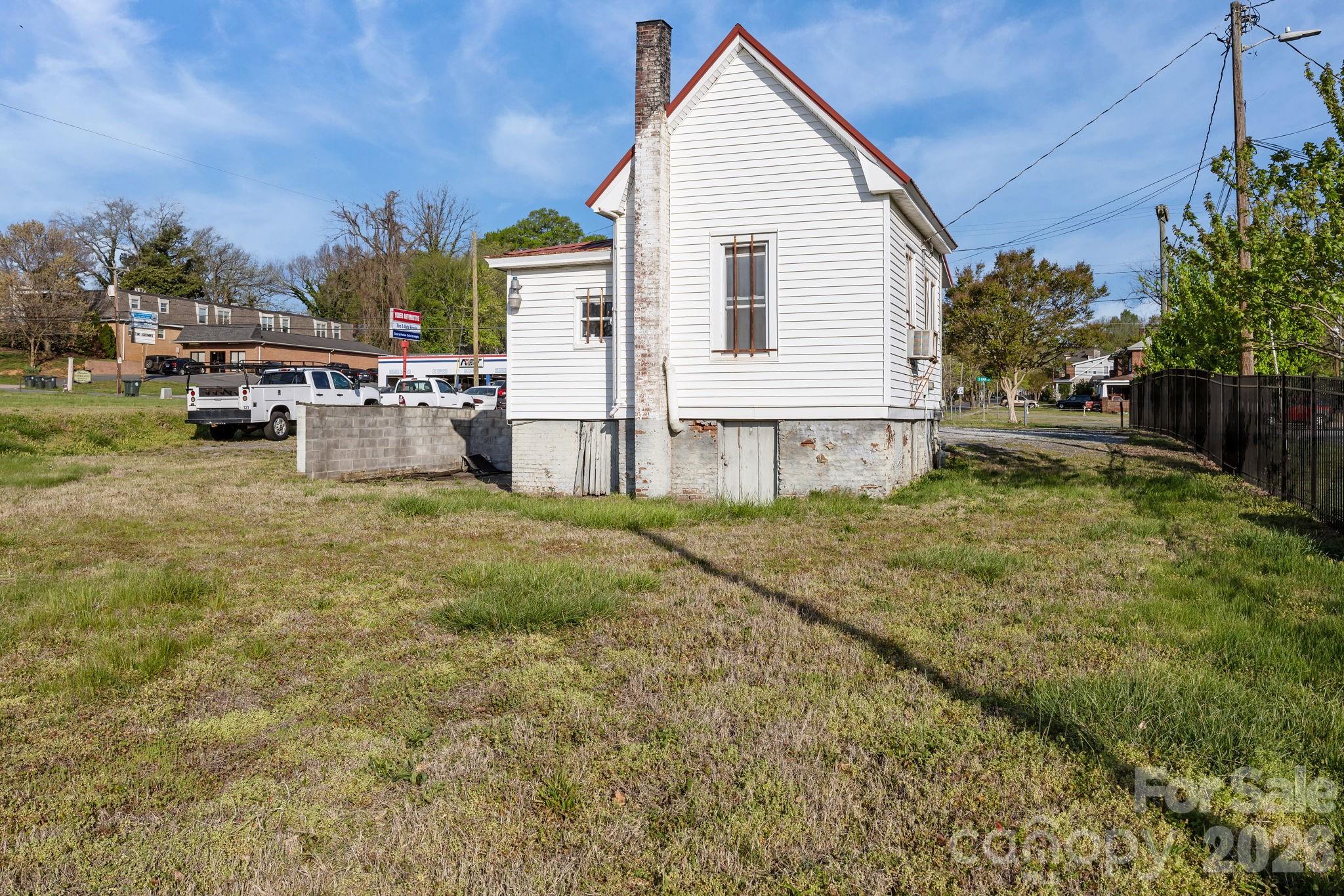 629 S Main Street Property Photo 7