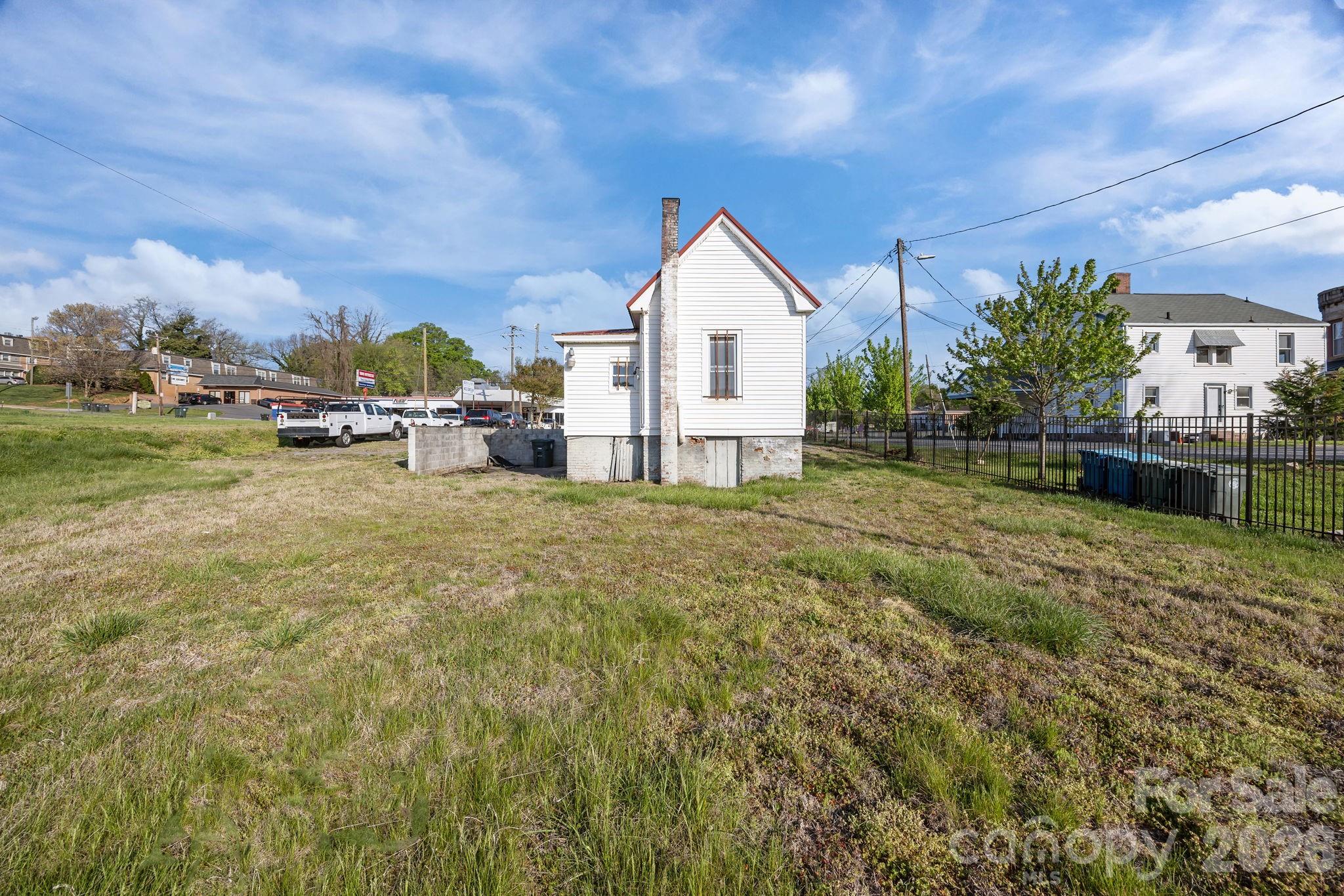 629 S Main Street Property Photo 8