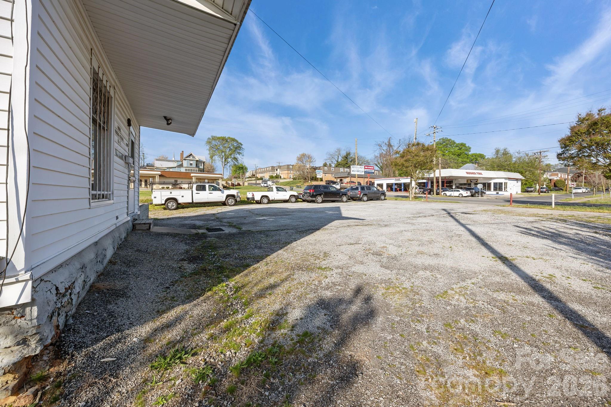 629 S Main Street Property Photo 9
