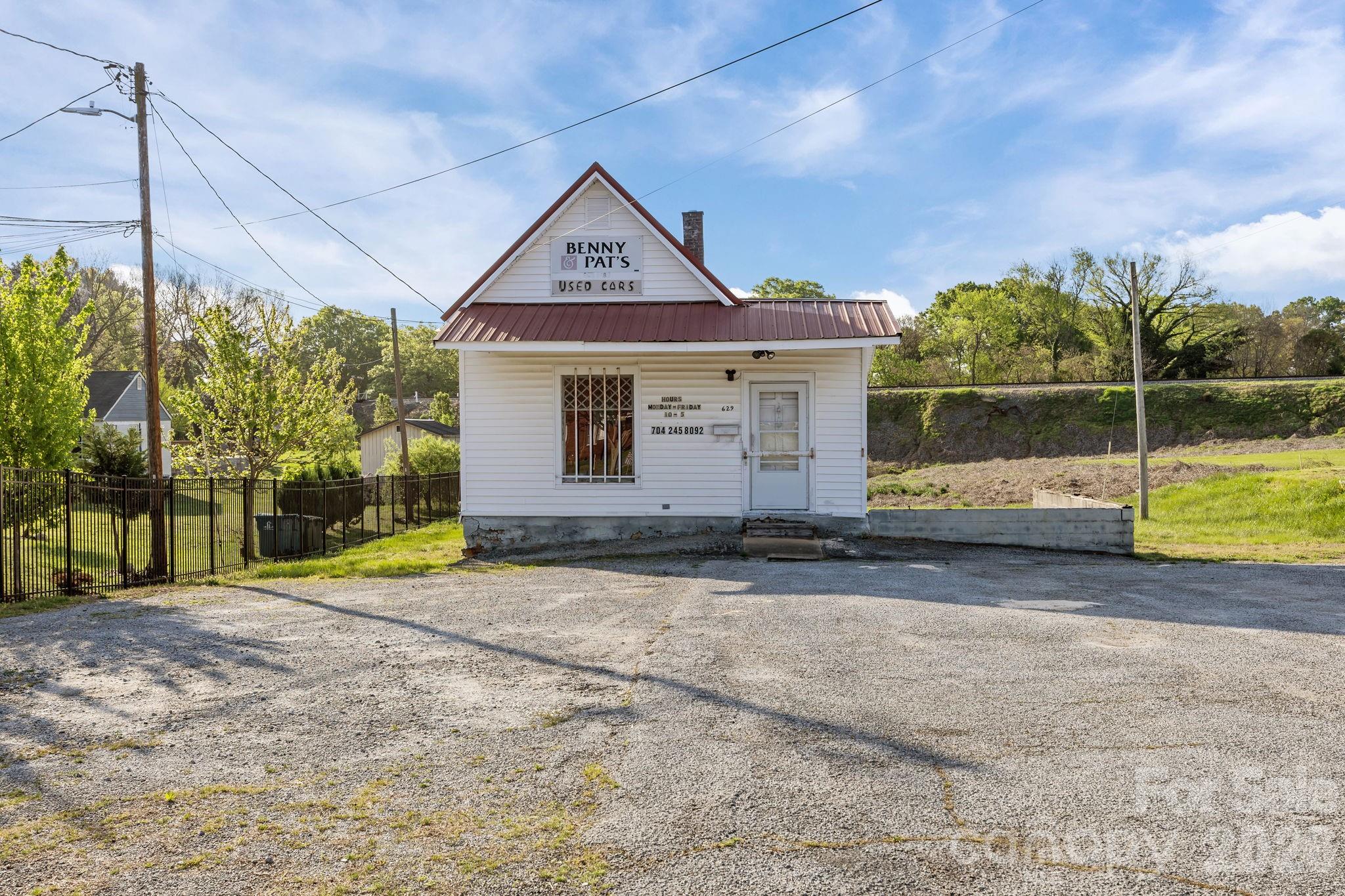629 S Main Street Property Photo 13