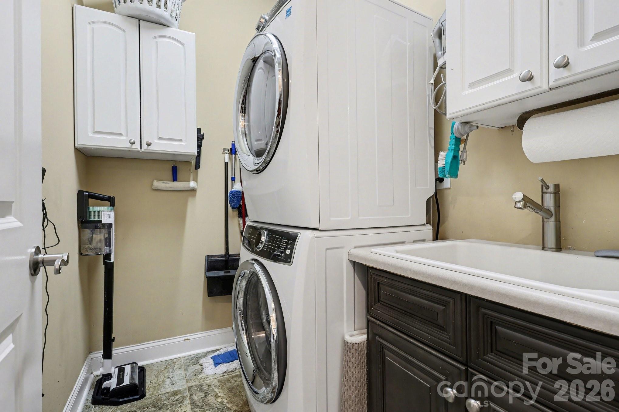 1629 Healing Springs Drive Property Photo 29