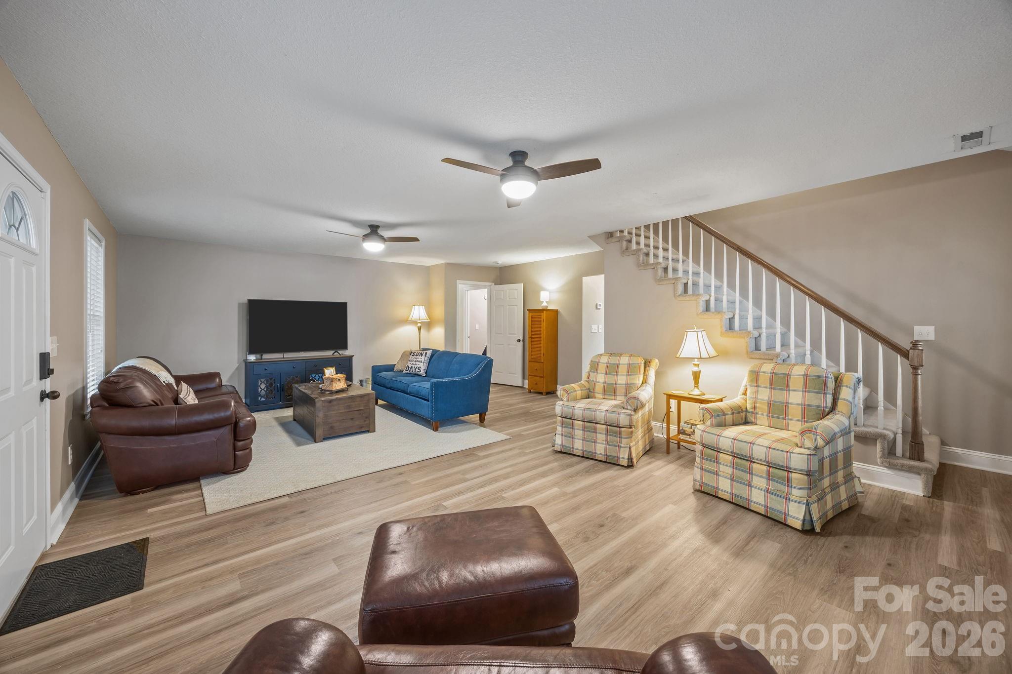 1870 Scout Road Property Photo 6