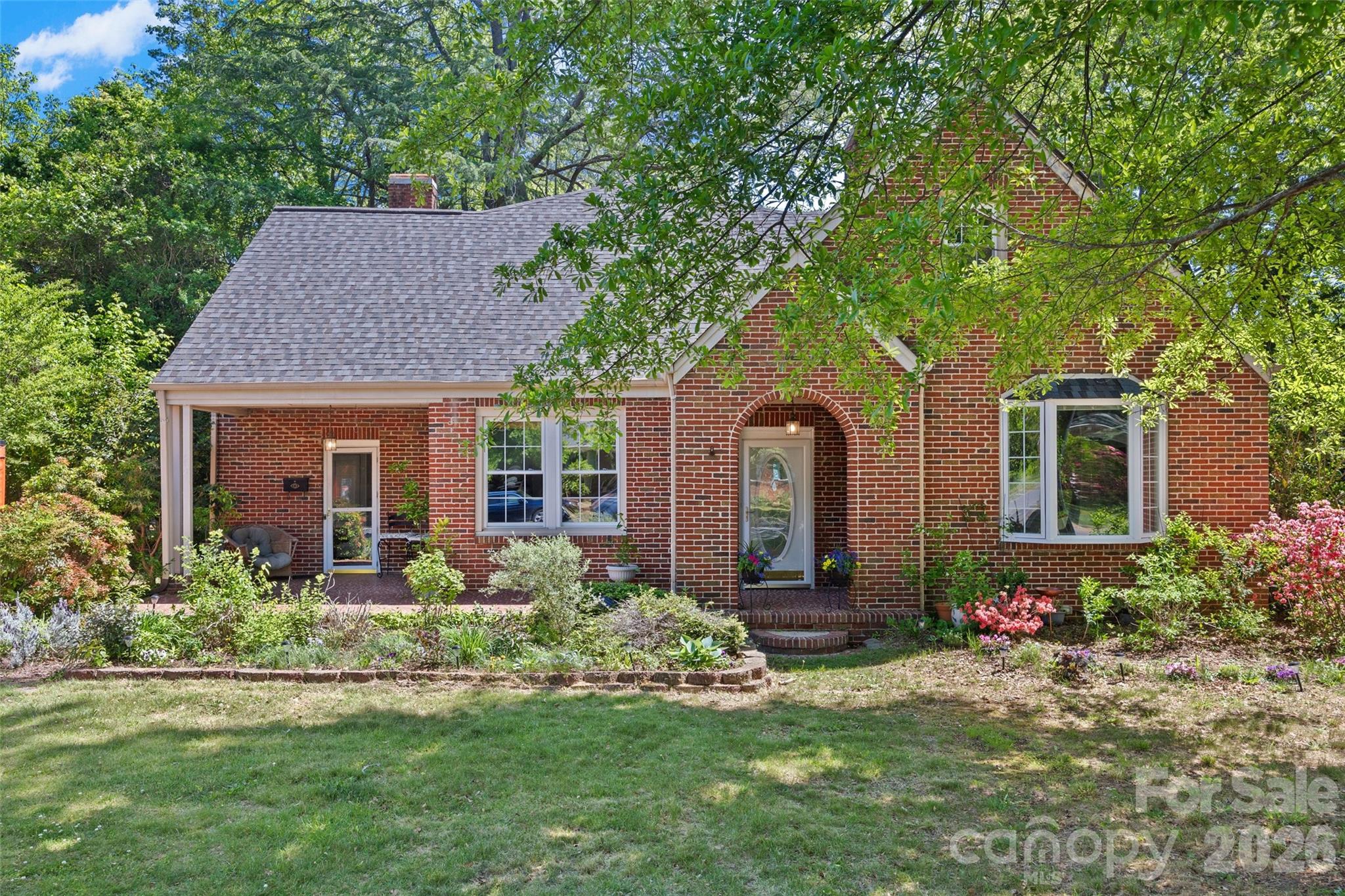205 S Thompson Street Property Photo 1