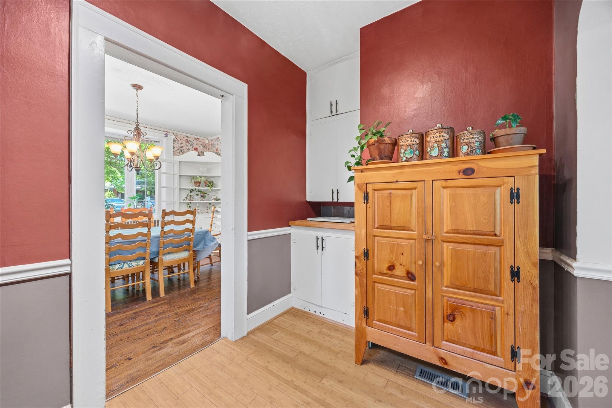 205 S Thompson Street Property Photo 13