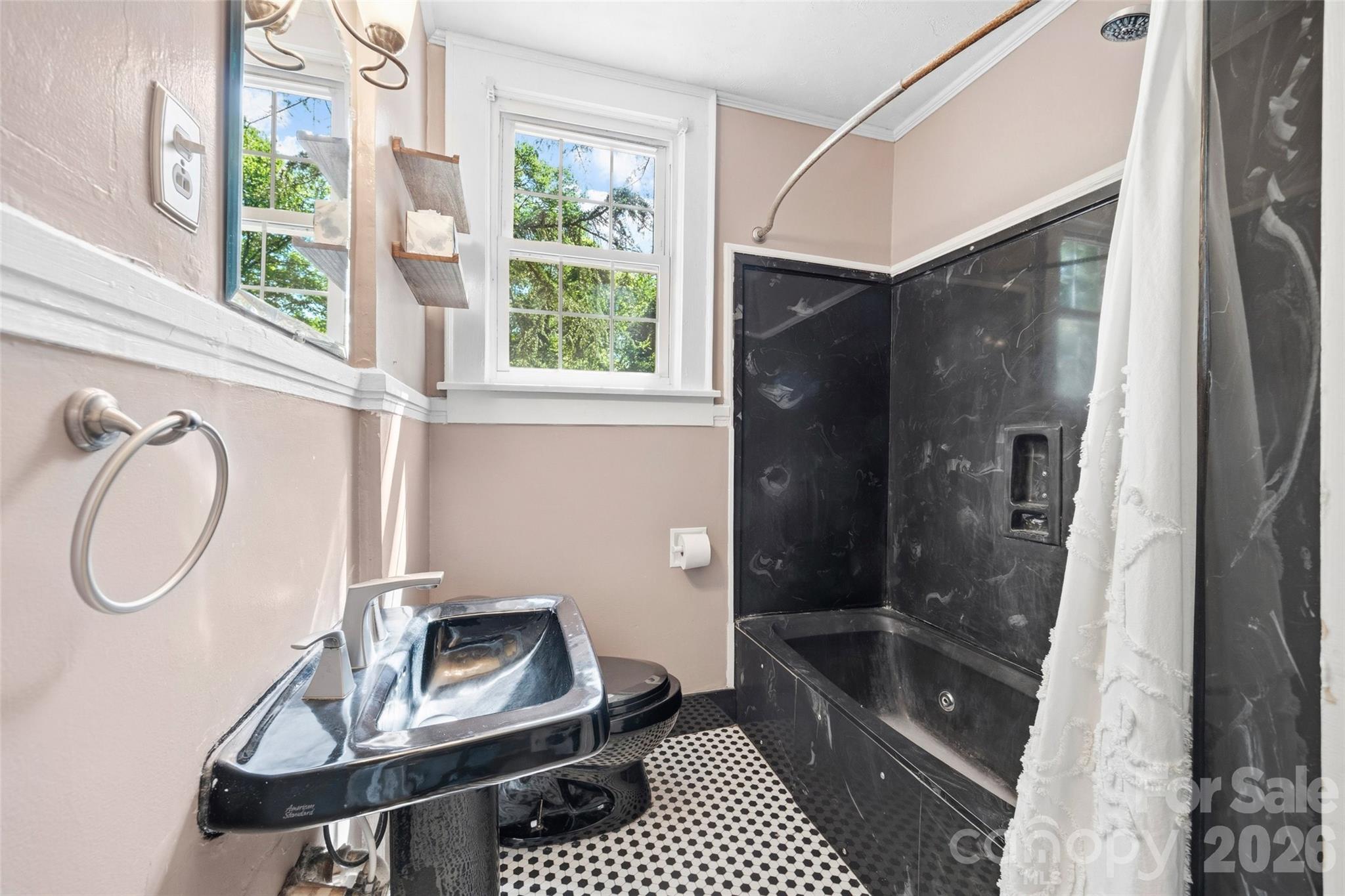 205 S Thompson Street Property Photo 19