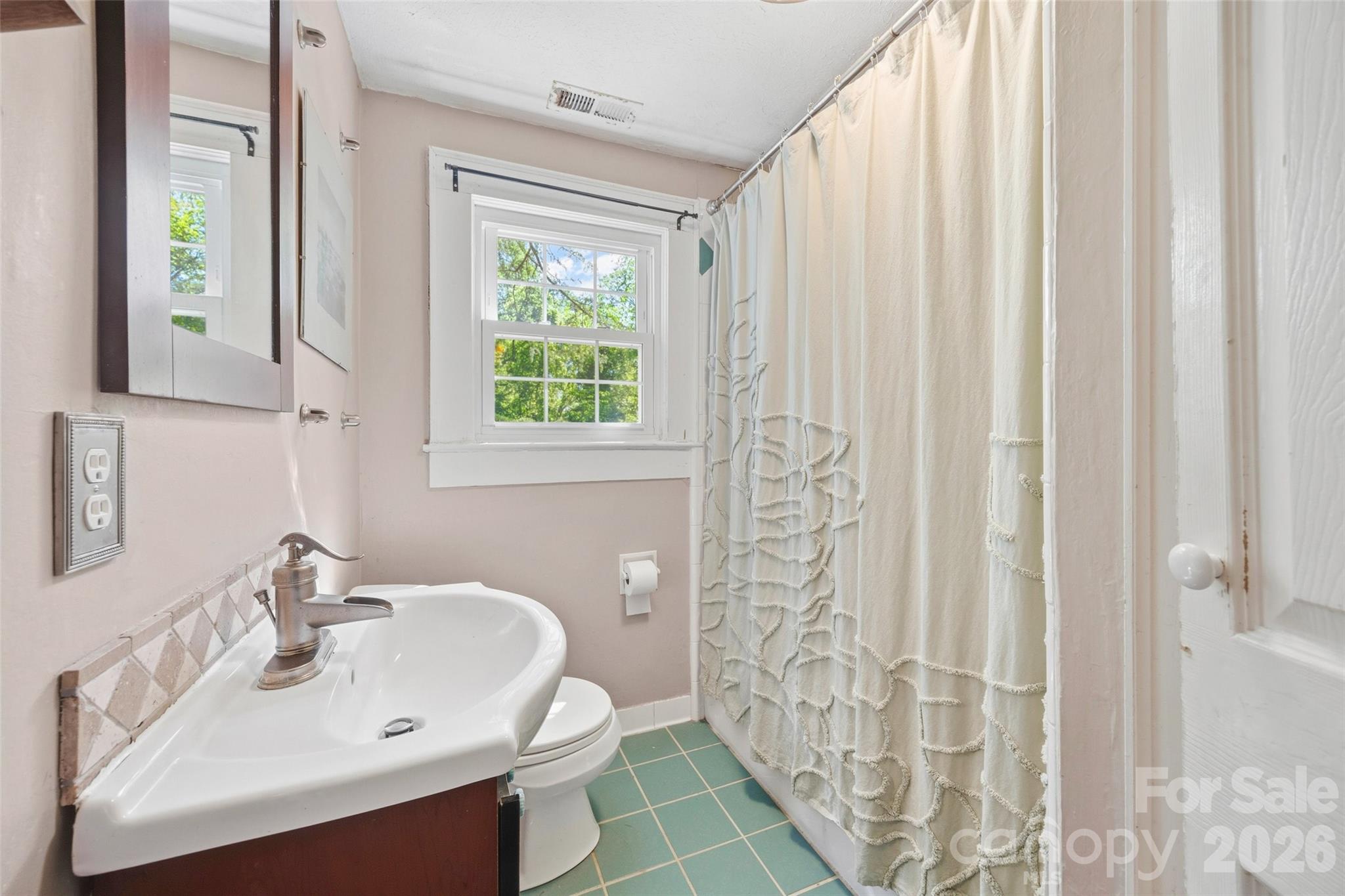 205 S Thompson Street Property Photo 30