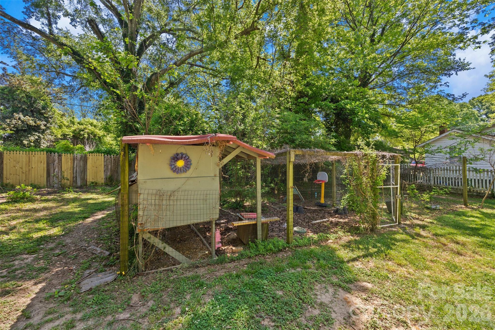 205 S Thompson Street Property Photo 38