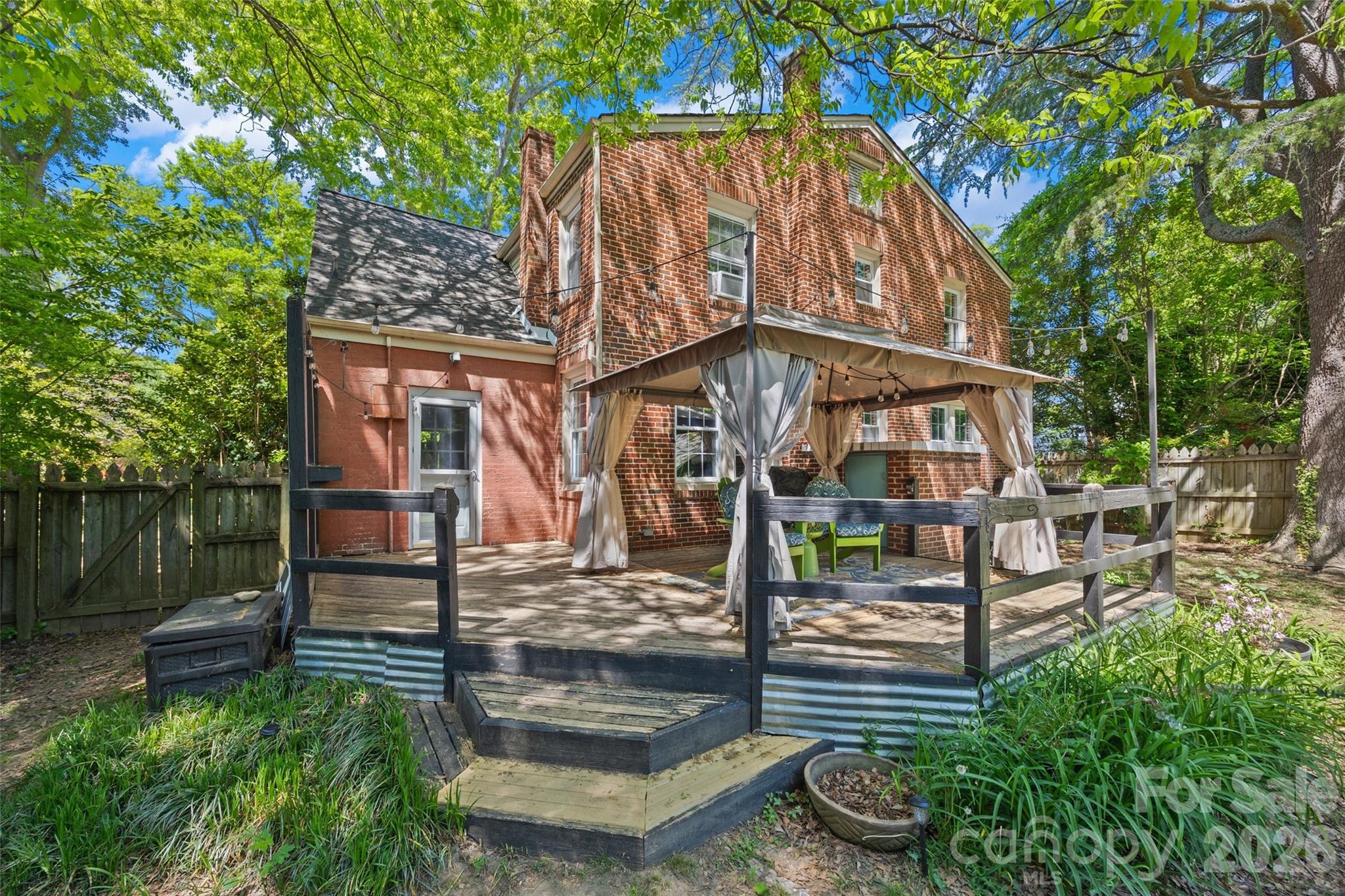 205 S Thompson Street Property Photo 39