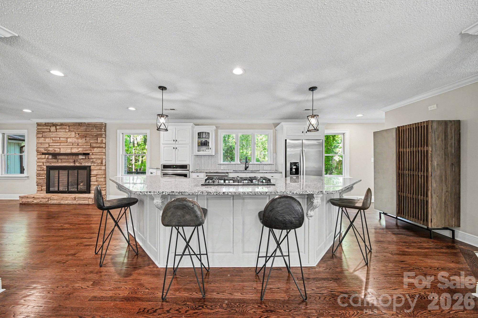 570 Crestside Drive Property Photo 1