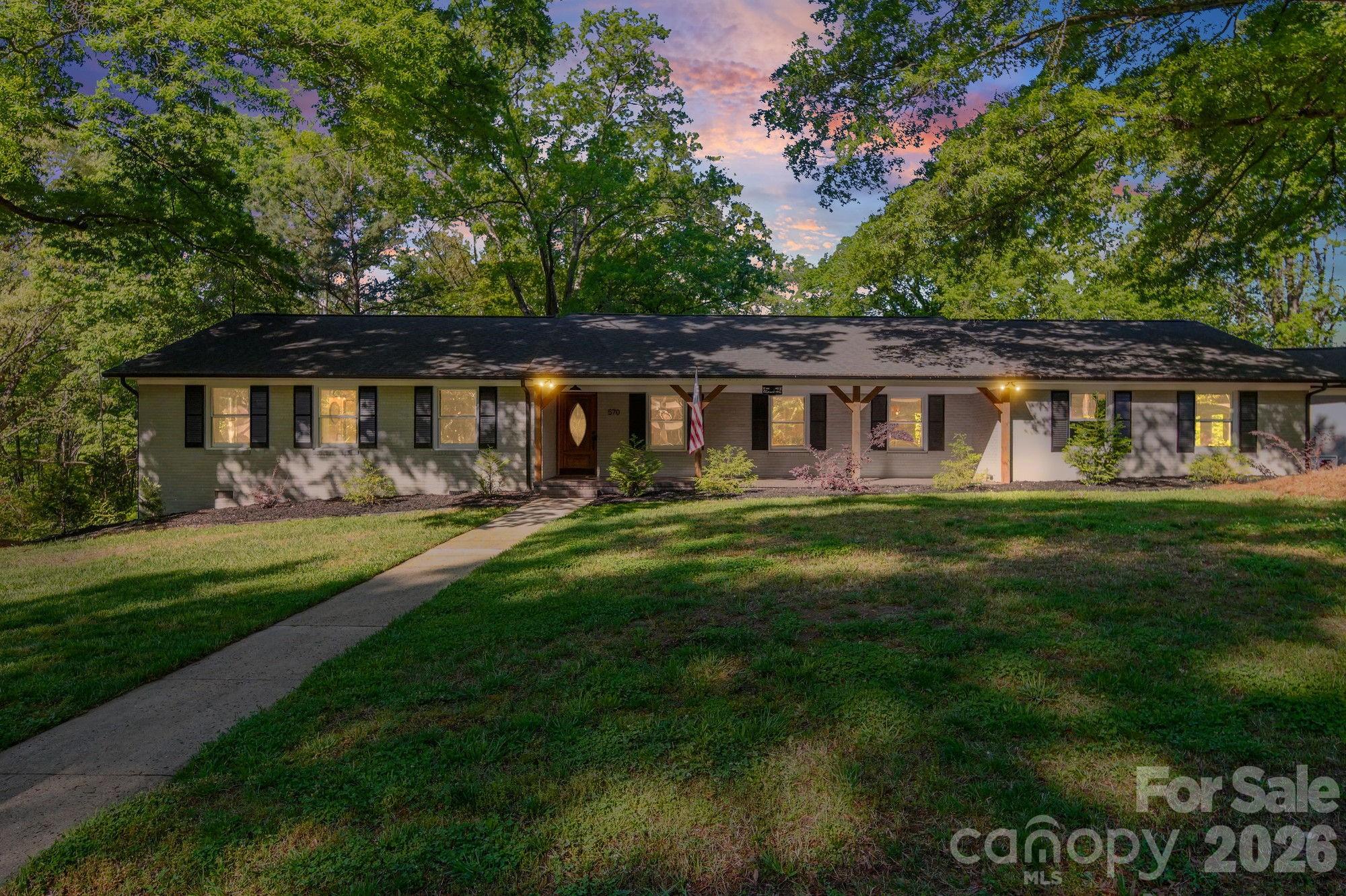 570 Crestside Drive Property Photo 4