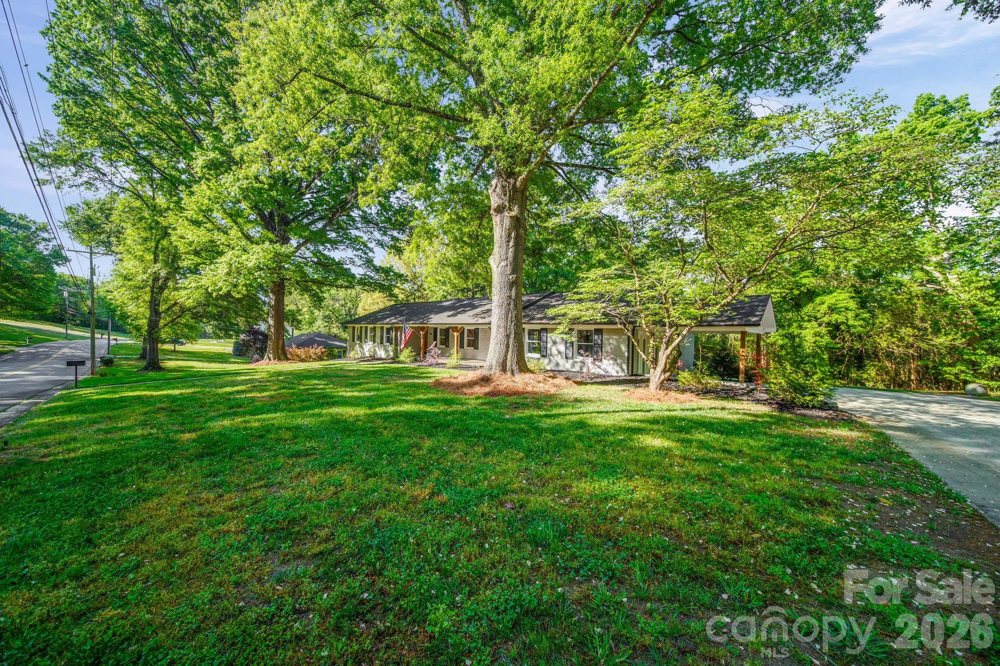 570 Crestside Drive Property Photo 5
