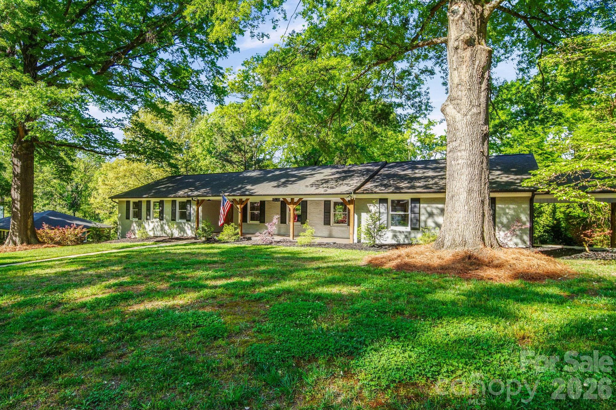 570 Crestside Drive Property Photo 6