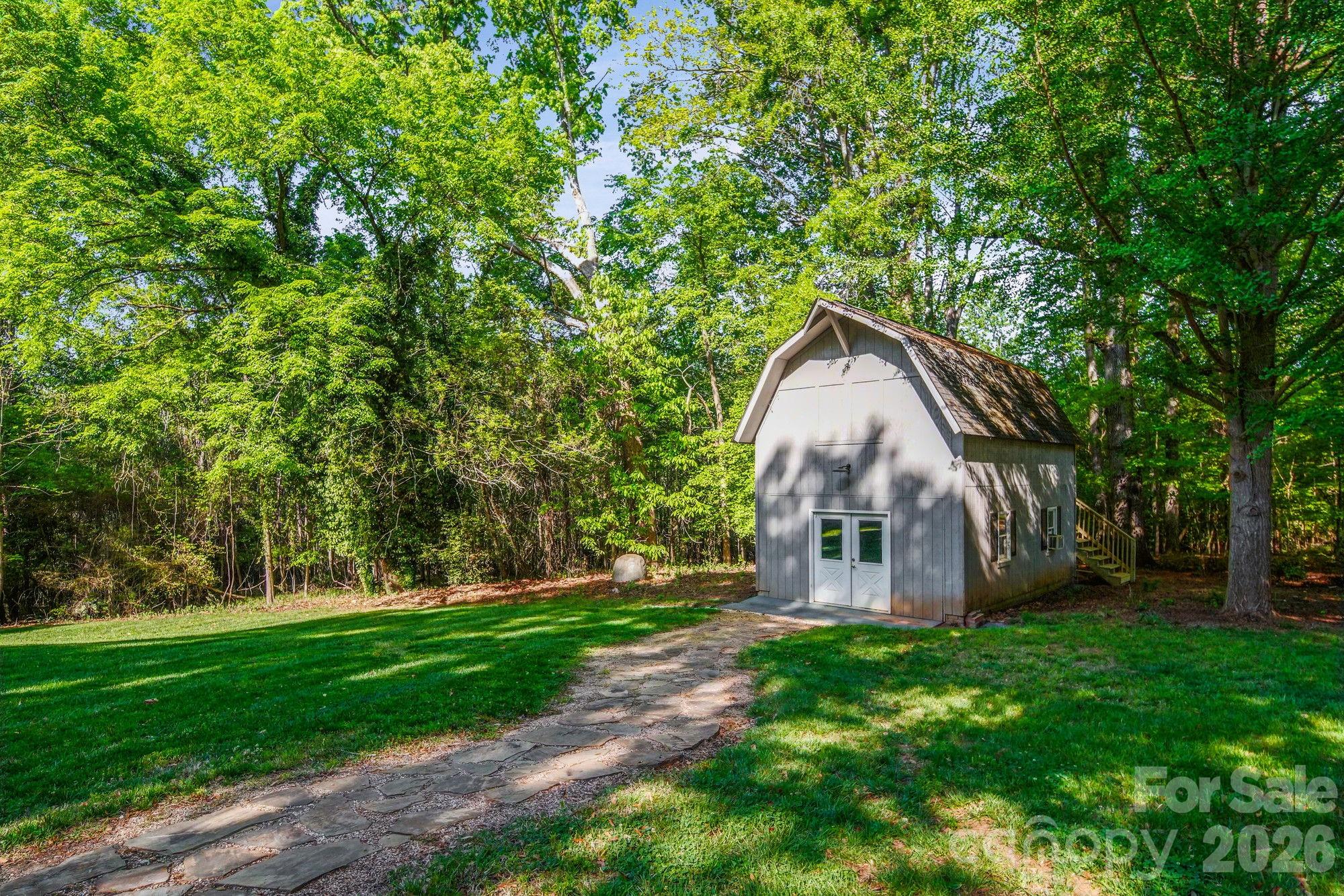 570 Crestside Drive Property Photo 8