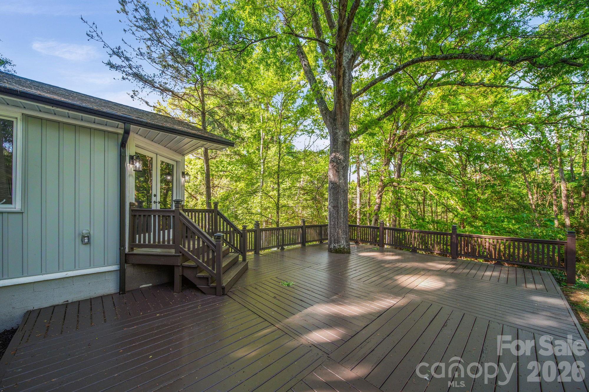 570 Crestside Drive Property Photo 10