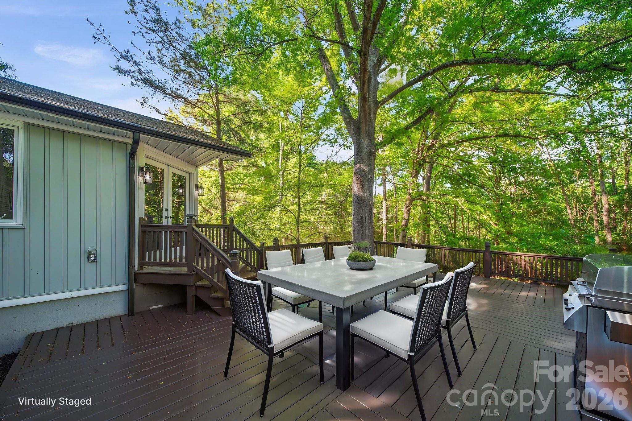 570 Crestside Drive Property Photo 11