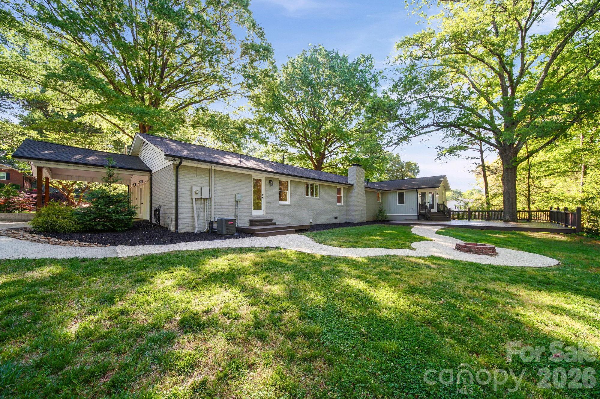 570 Crestside Drive Property Photo 14