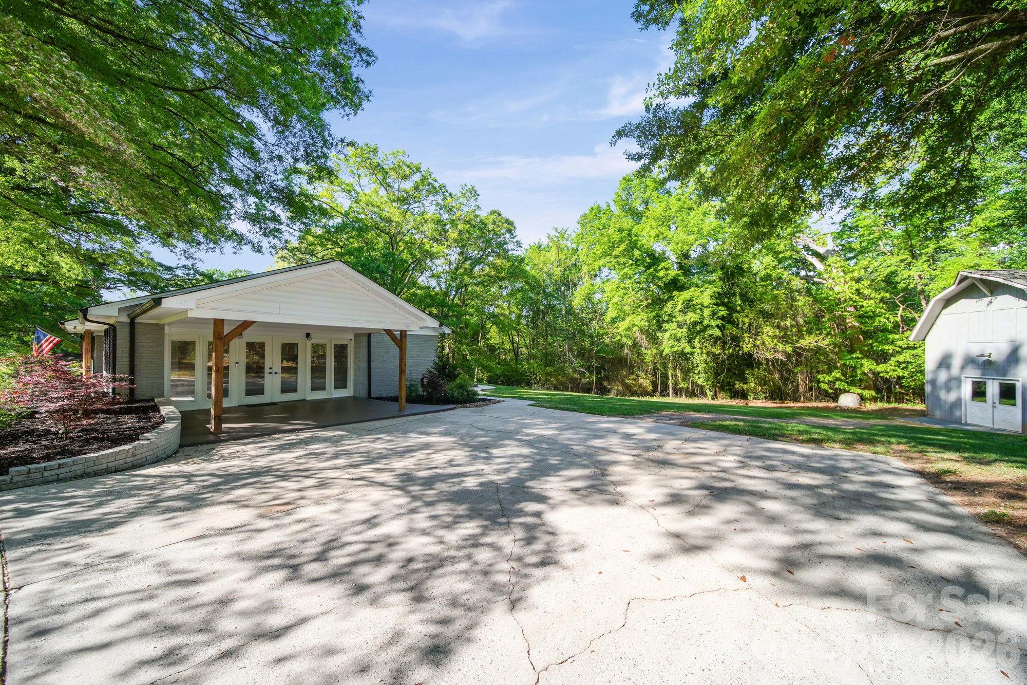 570 Crestside Drive Property Photo 15