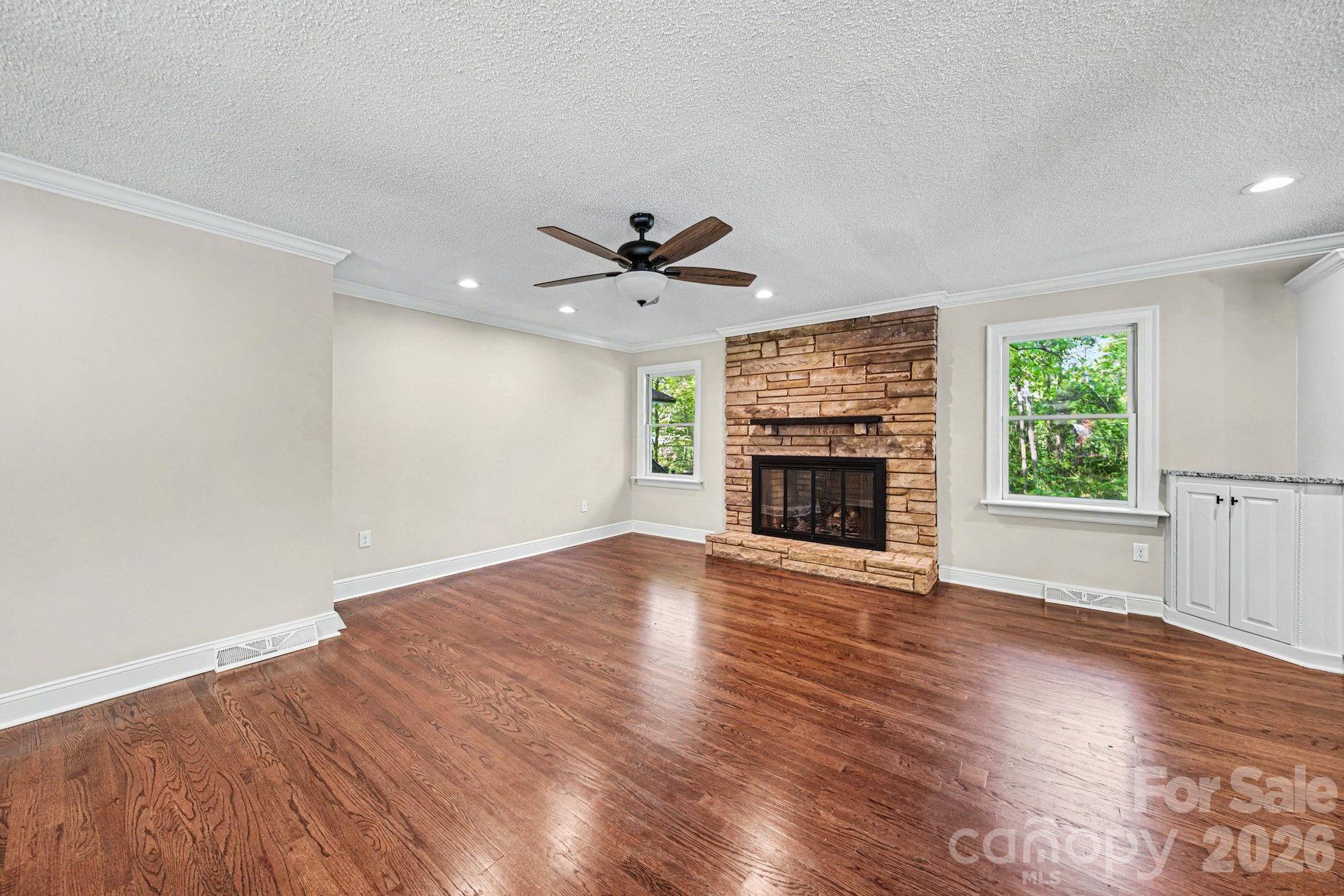 570 Crestside Drive Property Photo 18