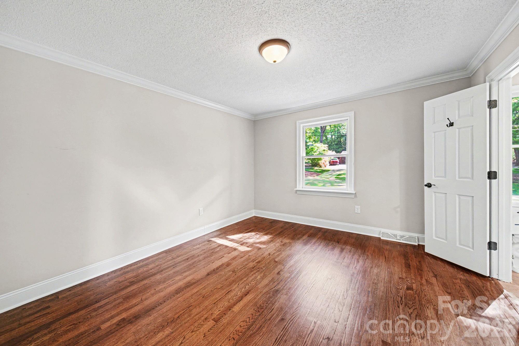570 Crestside Drive Property Photo 26
