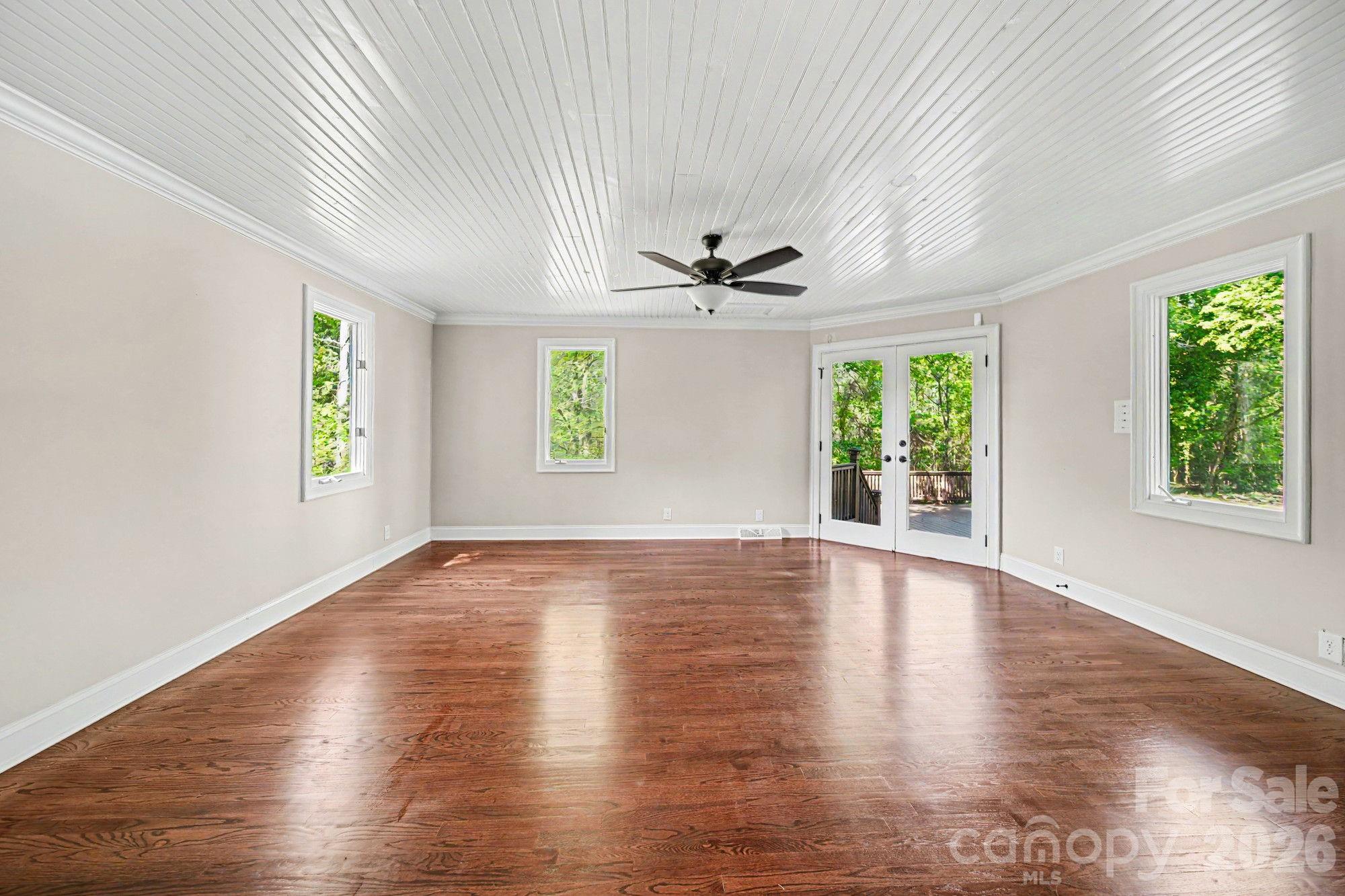 570 Crestside Drive Property Photo 35
