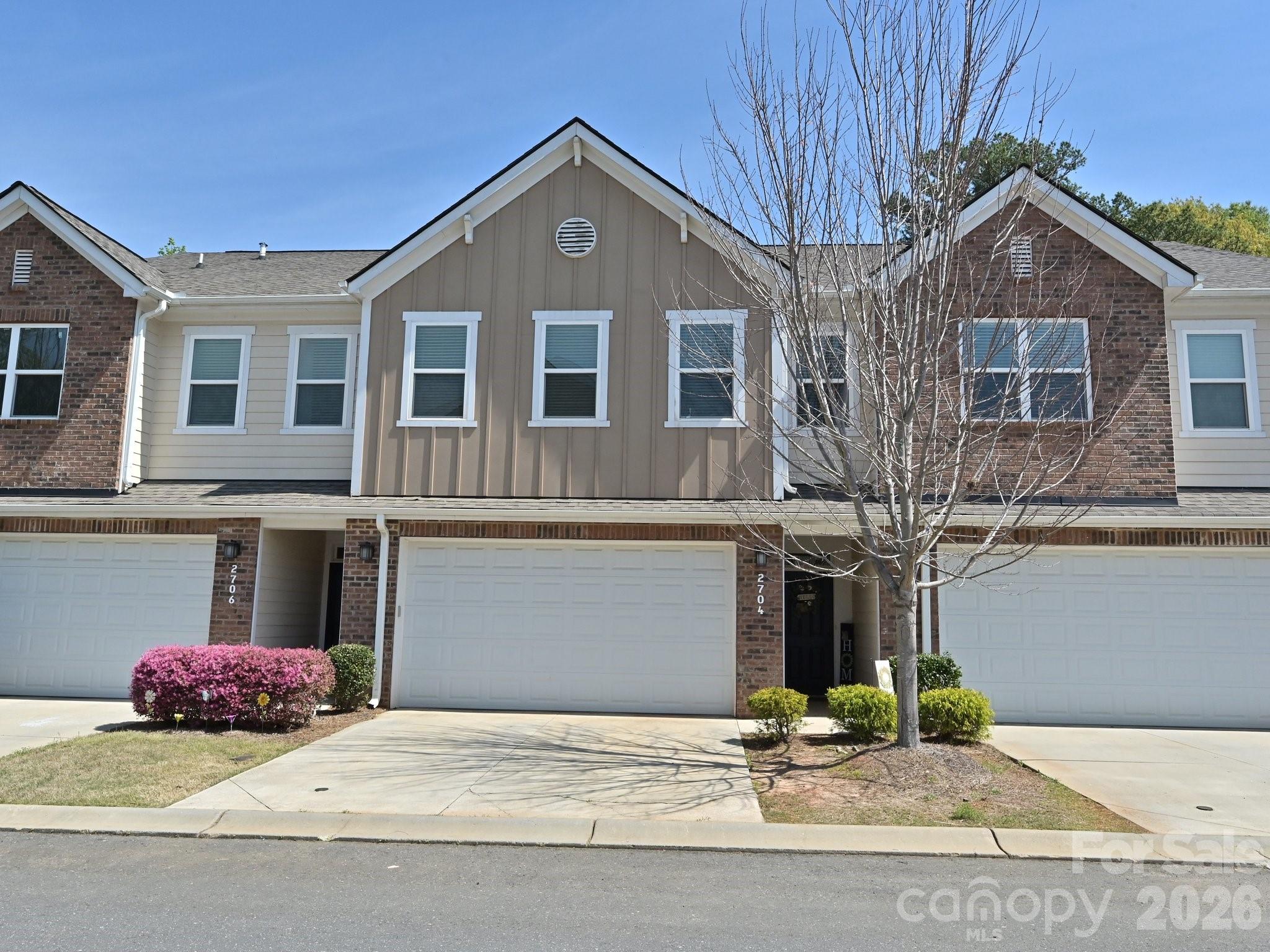 2704 Cregstone Way Property Photo 2