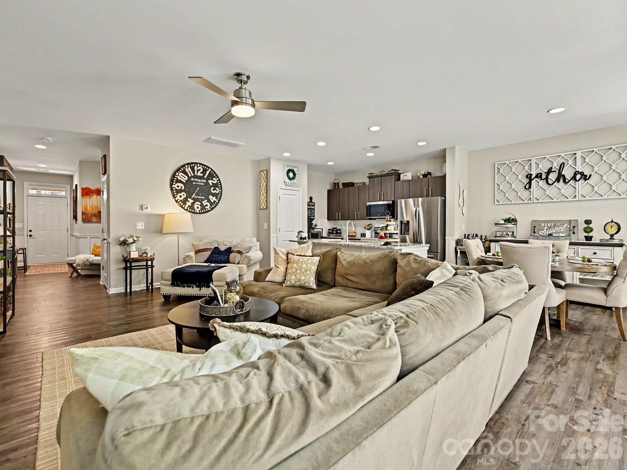 2704 Cregstone Way Property Photo 6