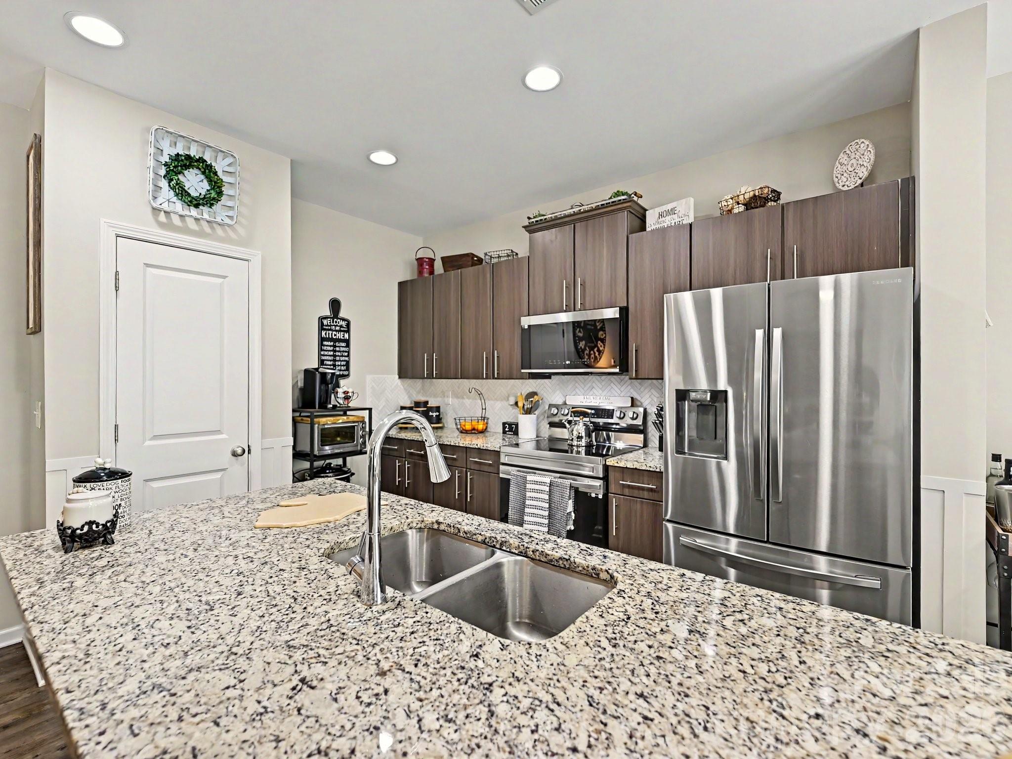 2704 Cregstone Way Property Photo 8