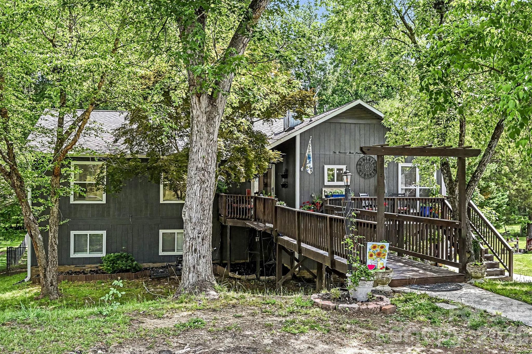 10319 Camelback Circle Property Photo 2