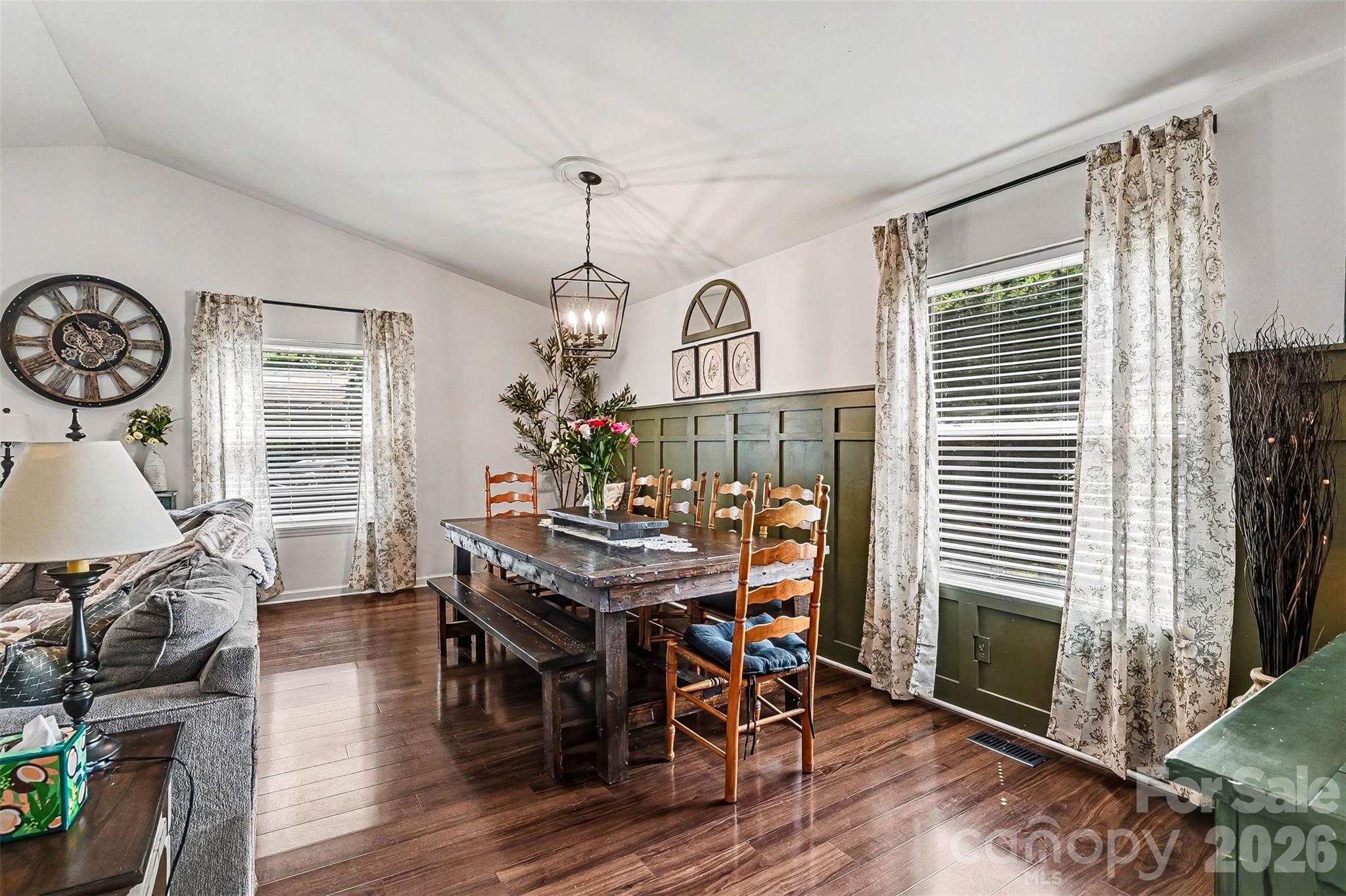 10319 Camelback Circle Property Photo 6