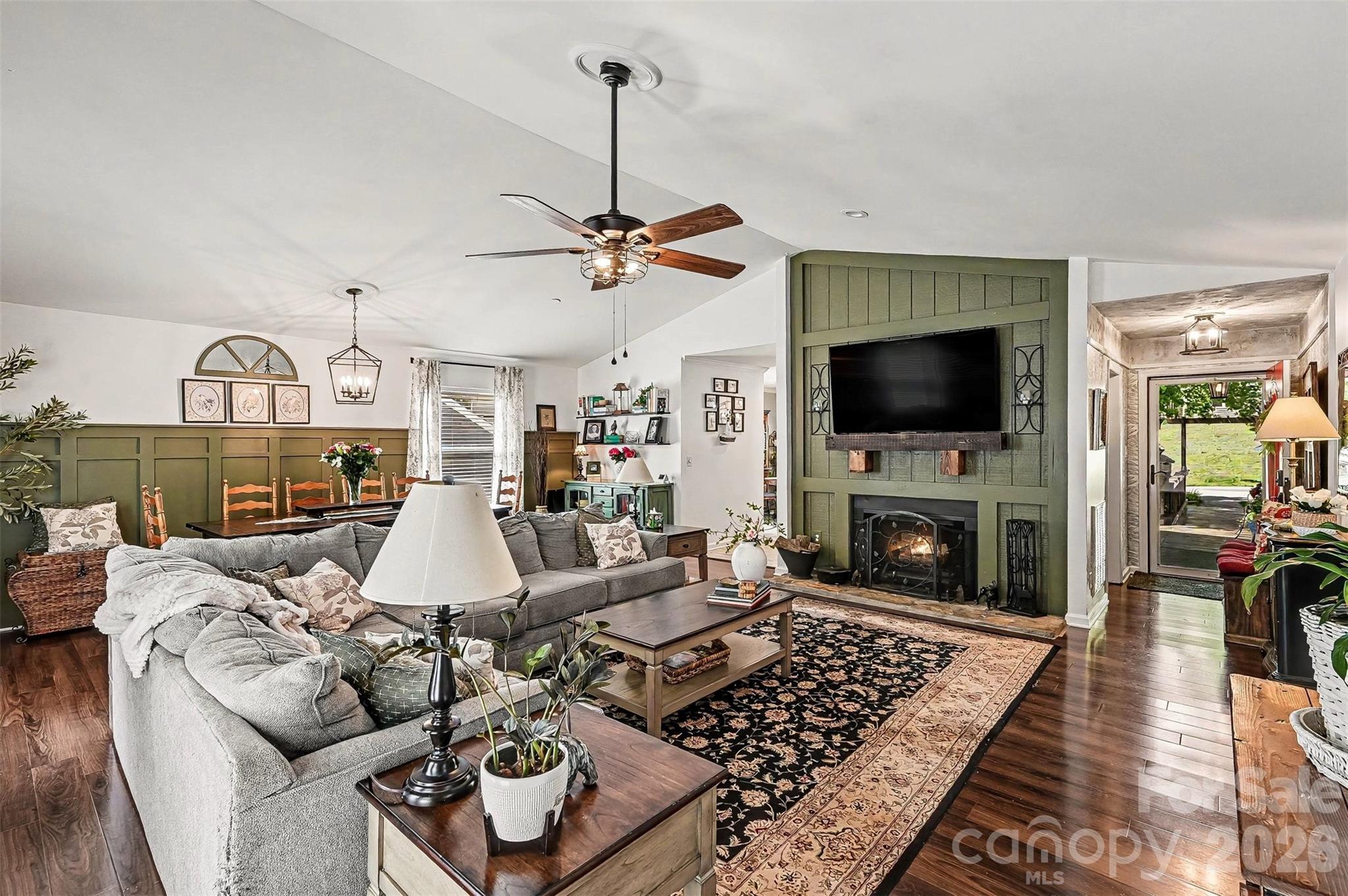 10319 Camelback Circle Property Photo 7