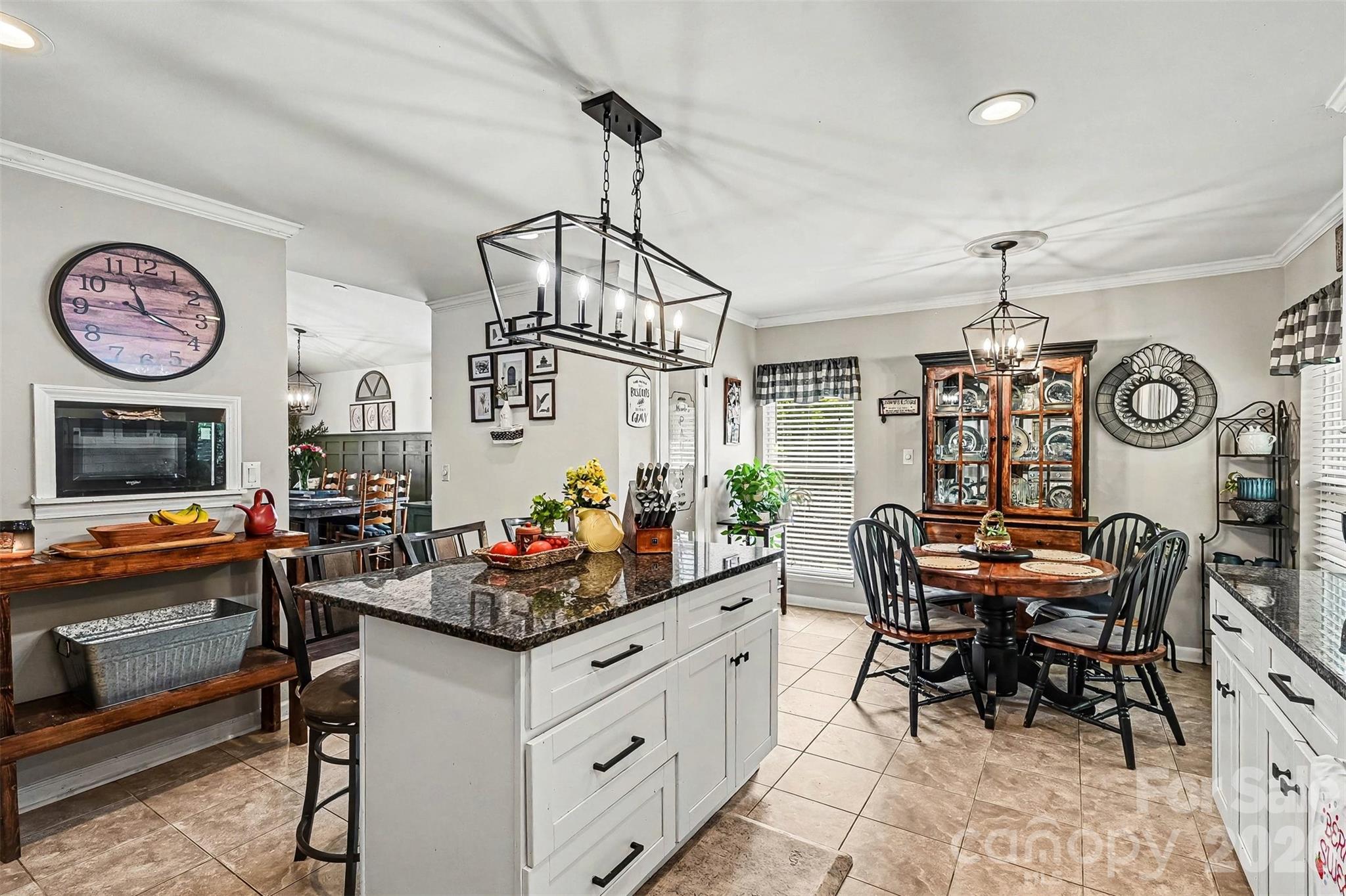 10319 Camelback Circle Property Photo 13