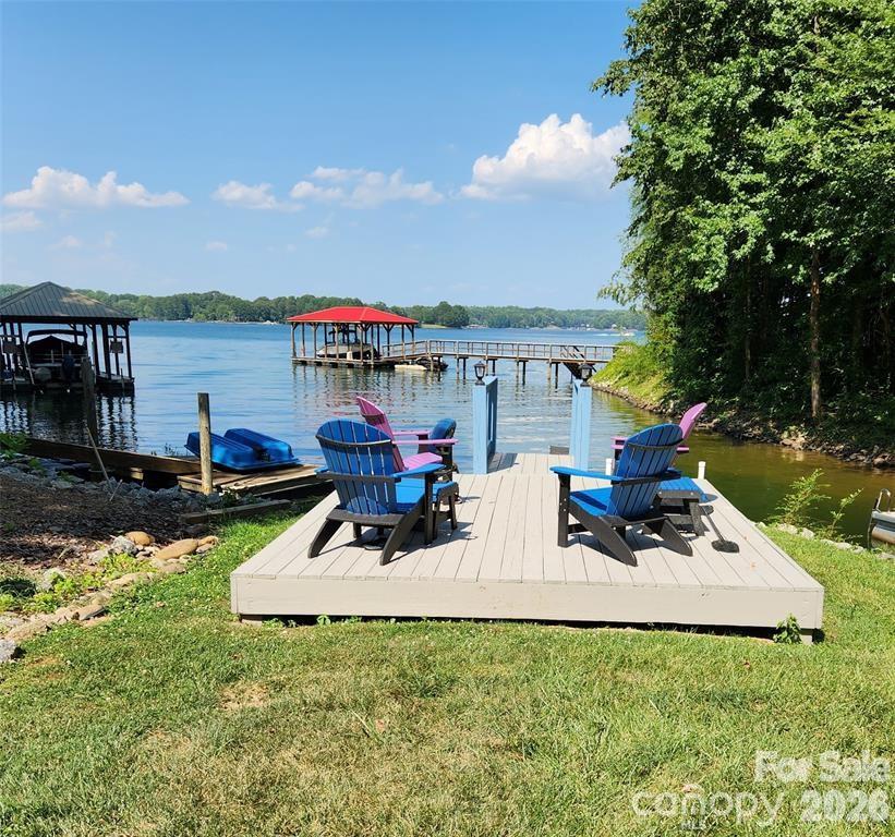 9542 Riviera Drive Property Photo 1