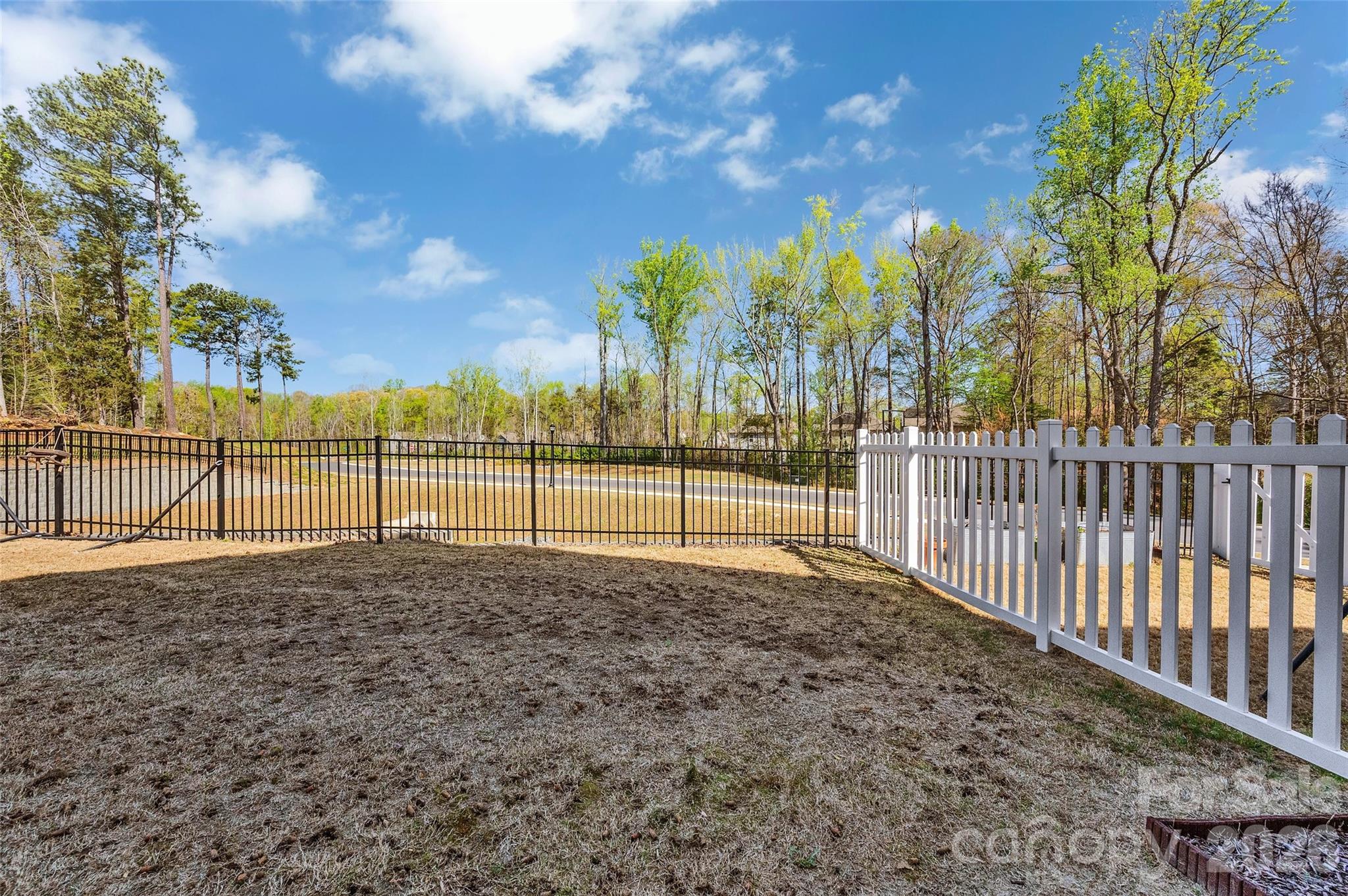 906 Park Bend Trail Property Photo 5