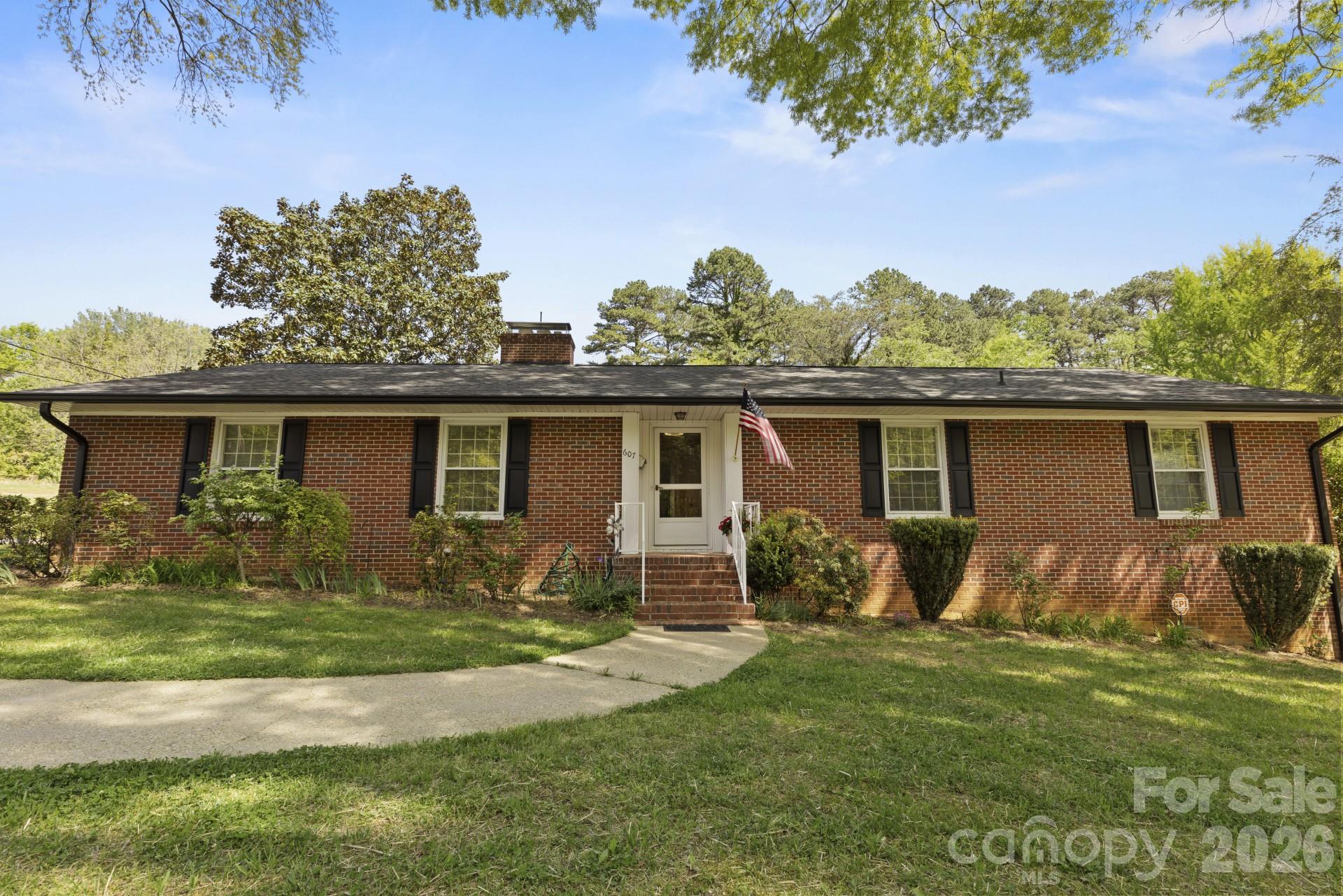 607 12th Avenue Property Photo 1