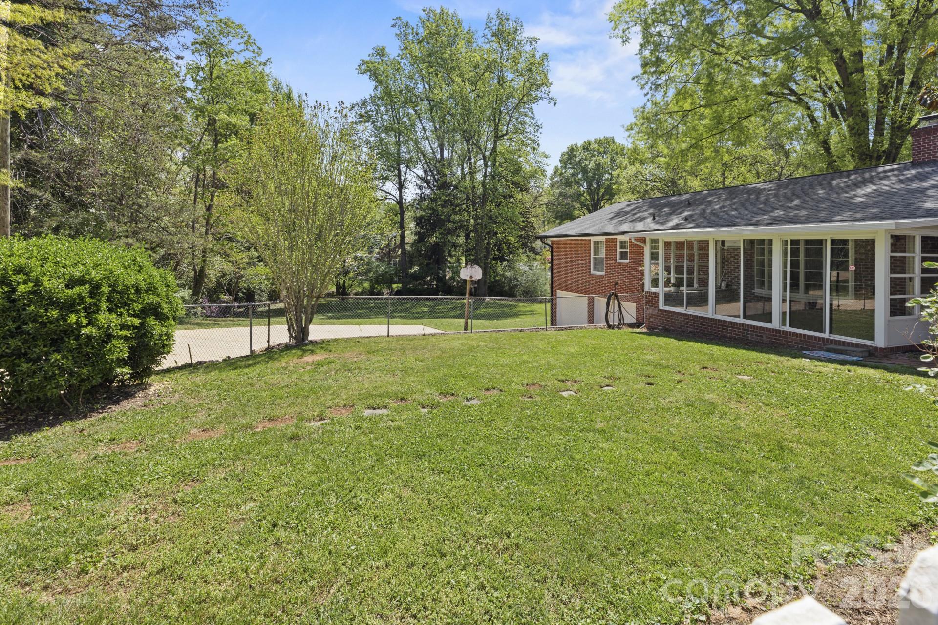 607 12th Avenue Property Photo 5