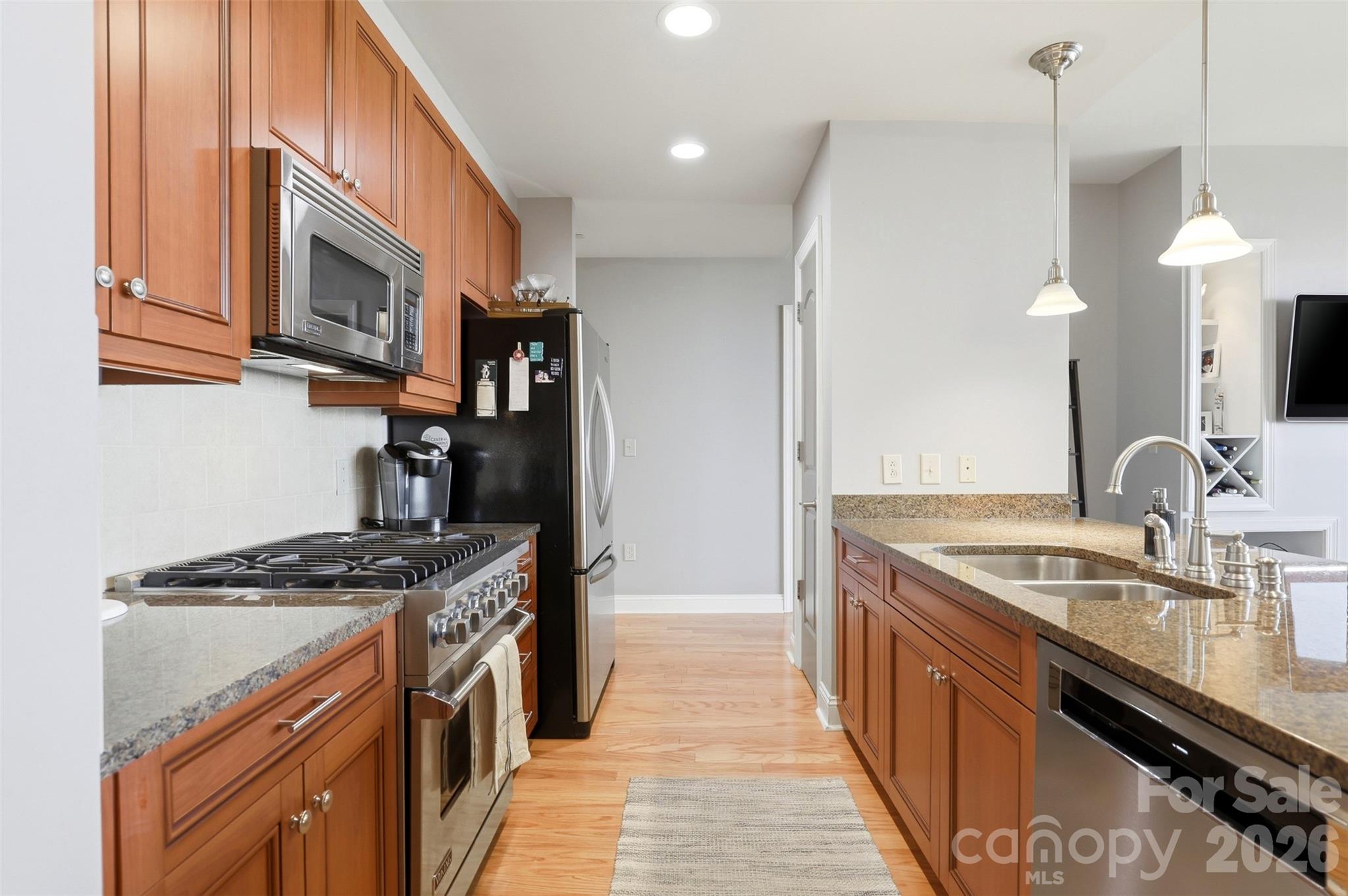 701 Royal Court 508 Property Photo 2