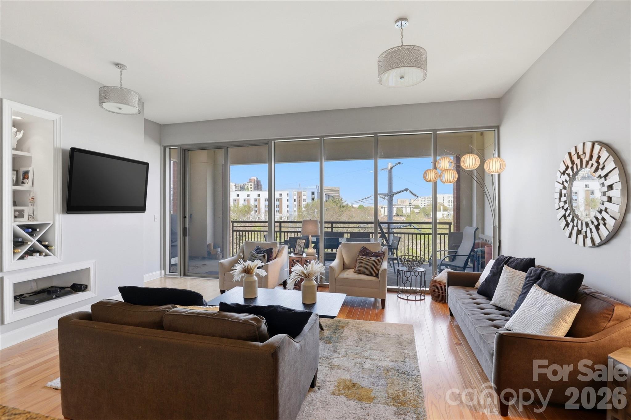 701 Royal Court 508 Property Photo 3