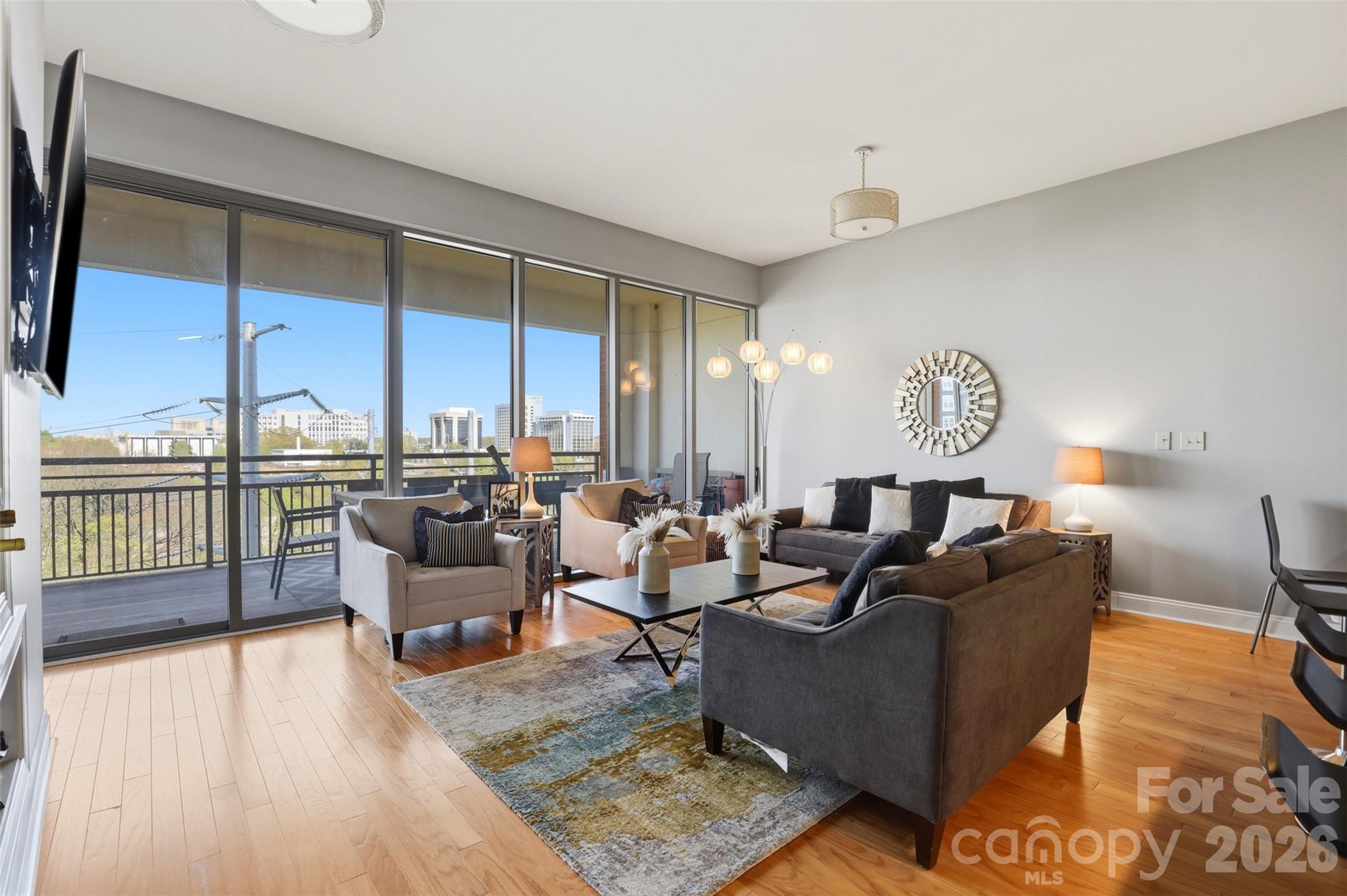 701 Royal Court 508 Property Photo 4