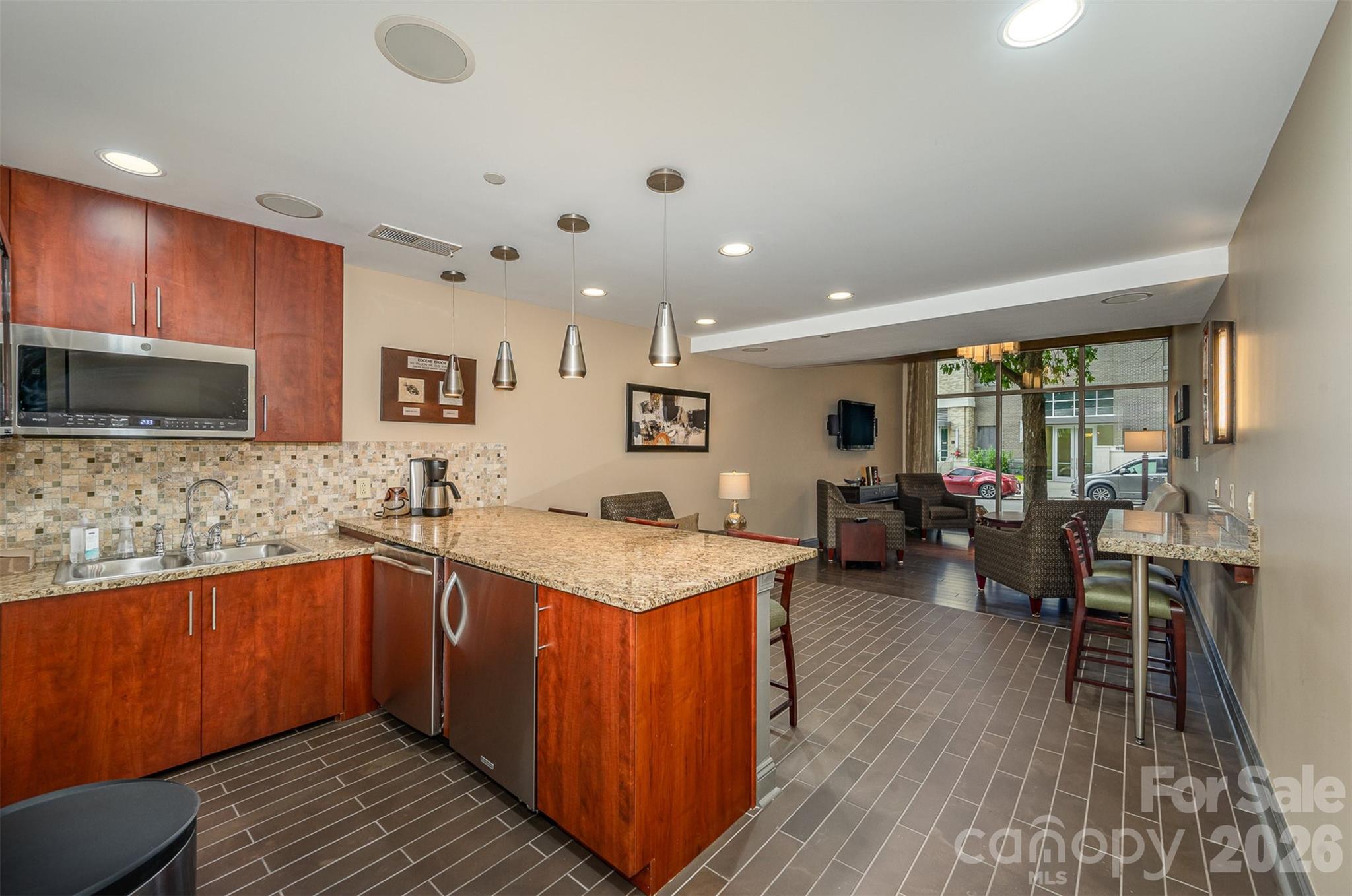 701 Royal Court 508 Property Photo 32