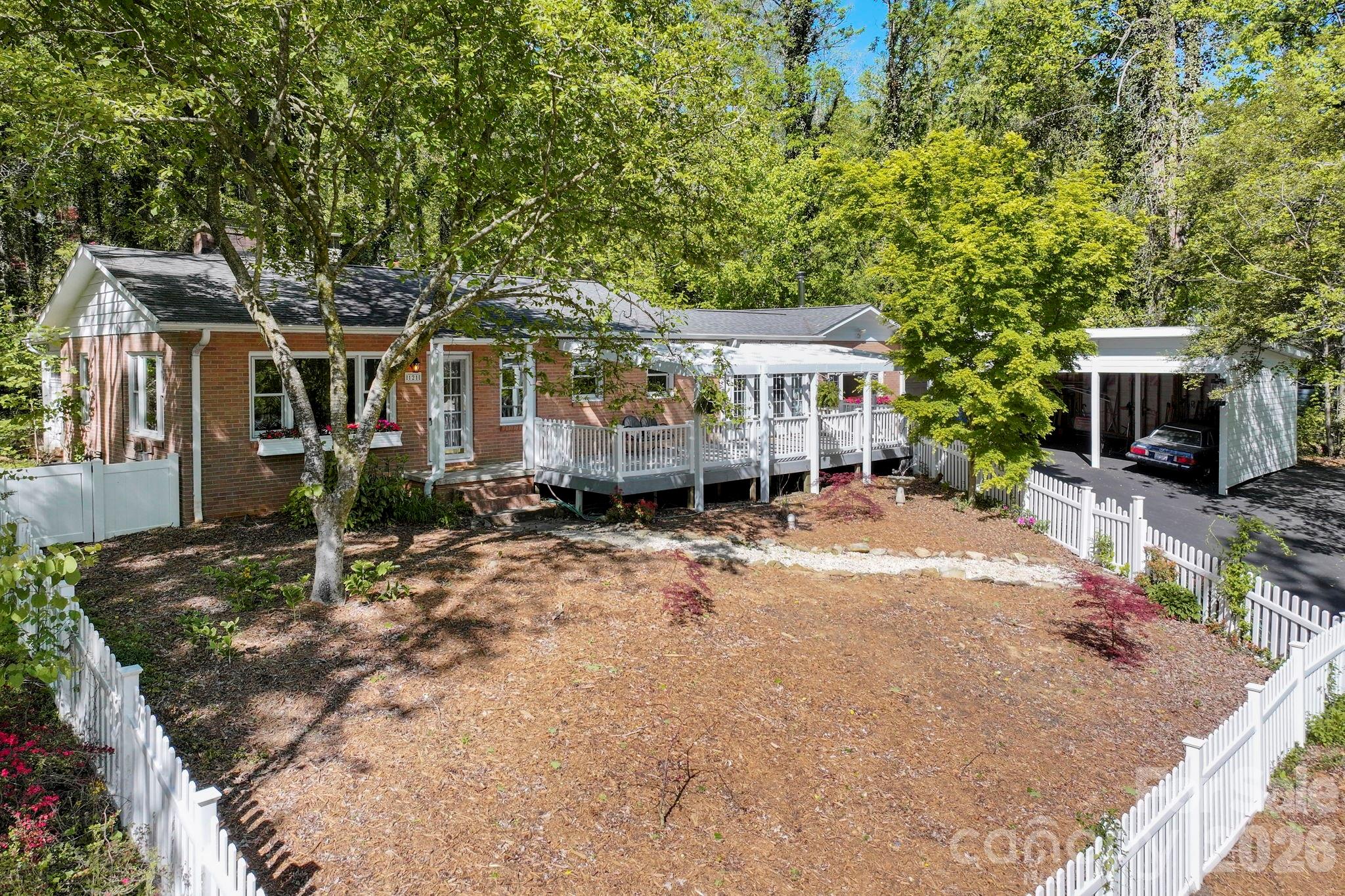 121 Wells Street Property Photo 1