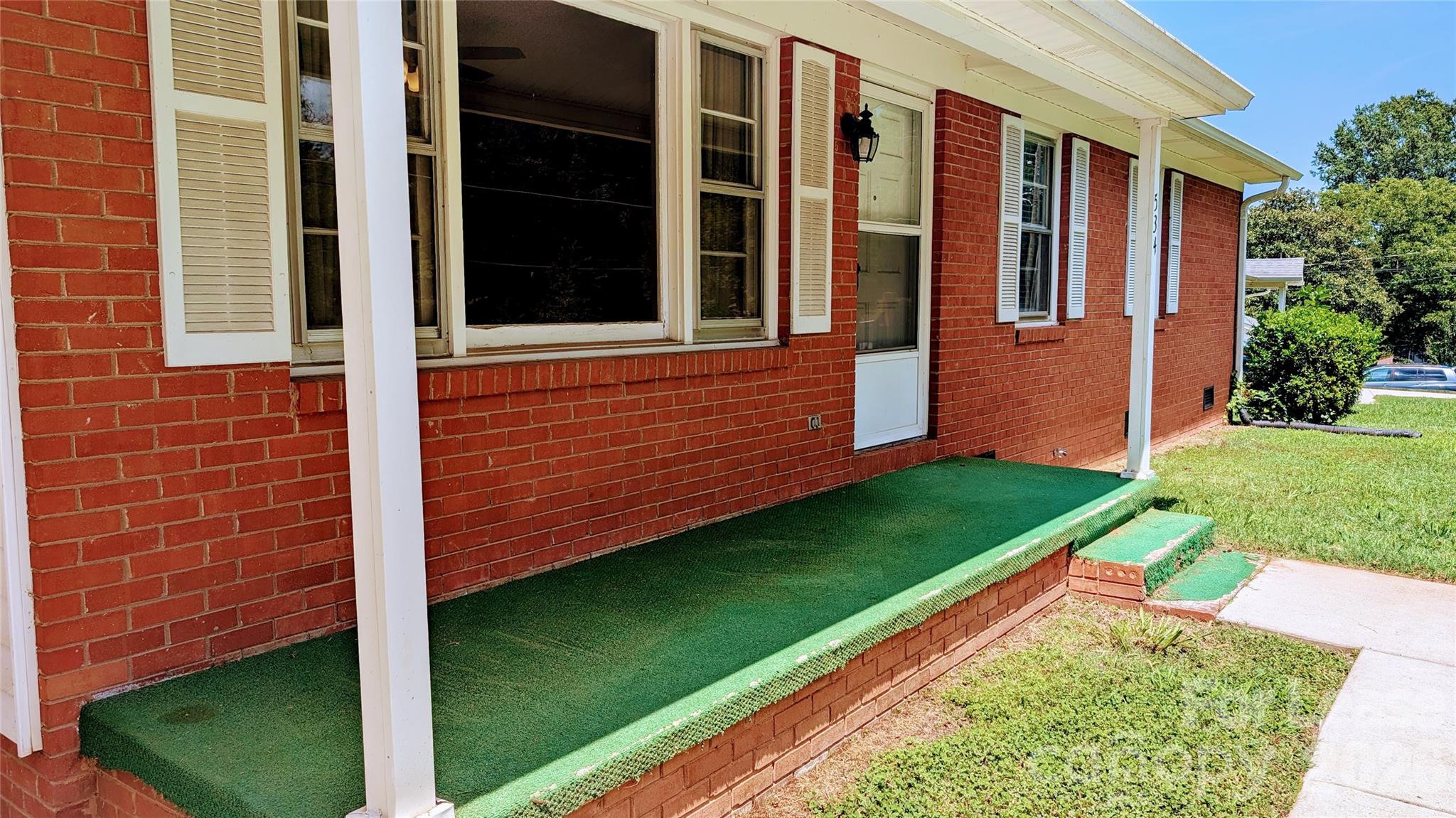 534 Westside Terrace Property Photo 3