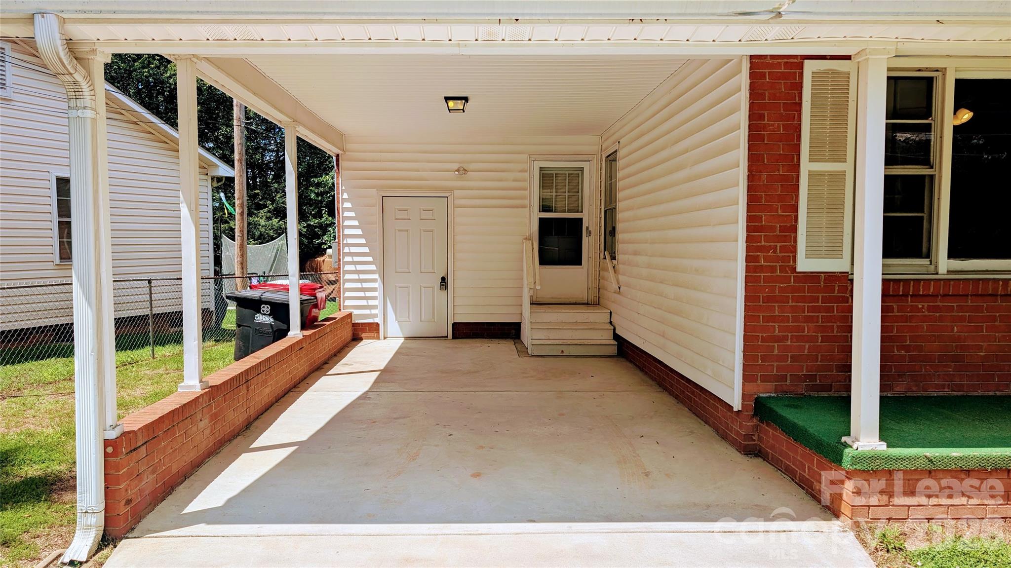534 Westside Terrace Property Photo 4