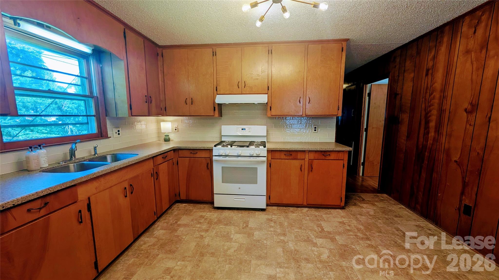 534 Westside Terrace Property Photo 11