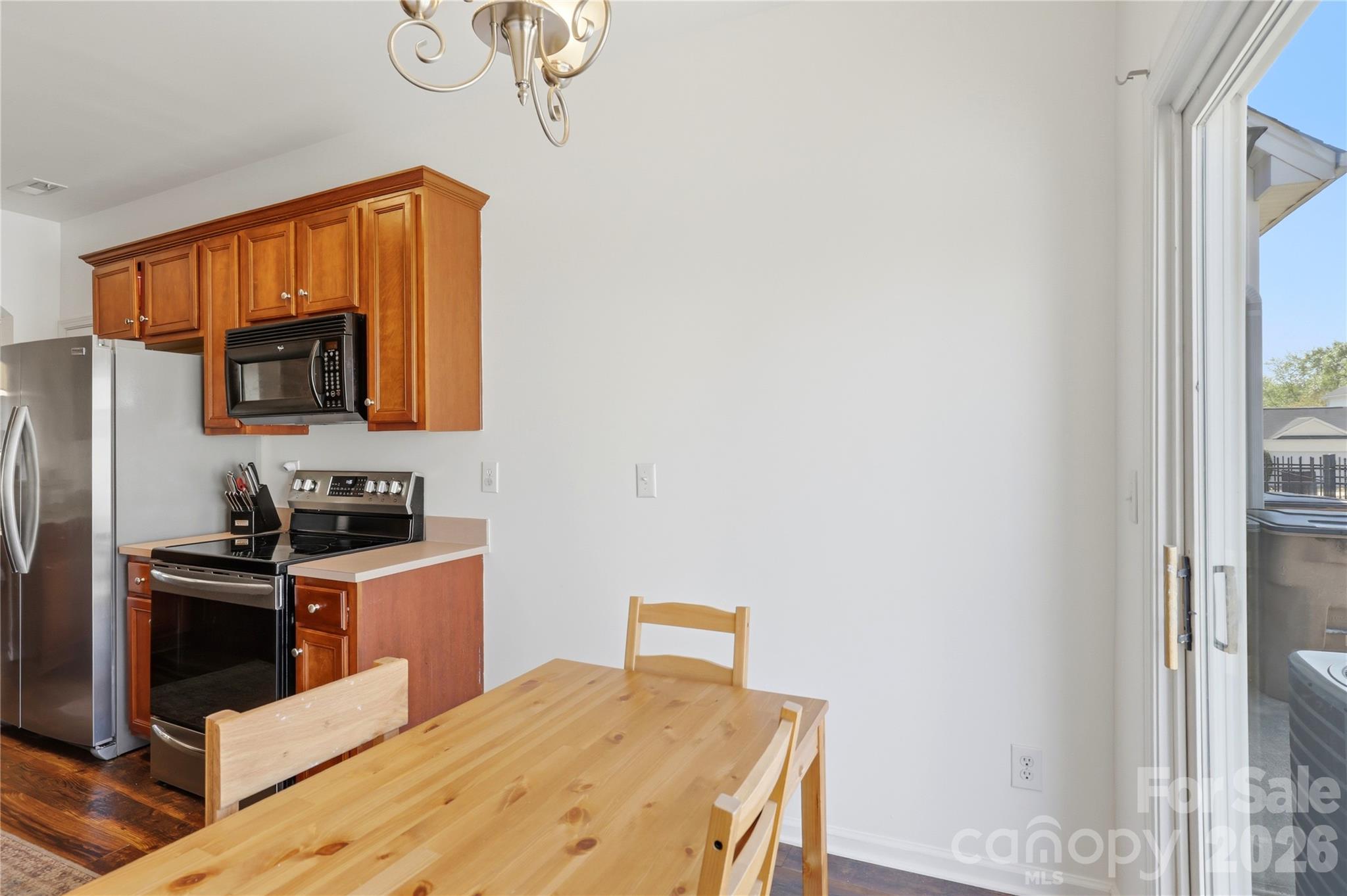 1005 Laparc Lane Property Photo 21