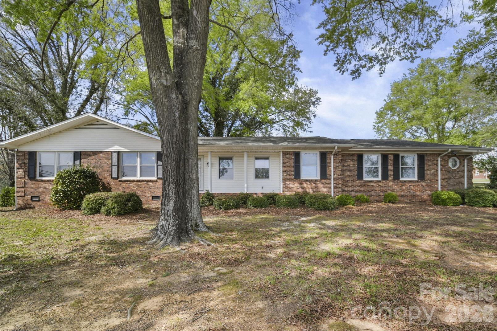 164 New York Avenue Property Photo 1